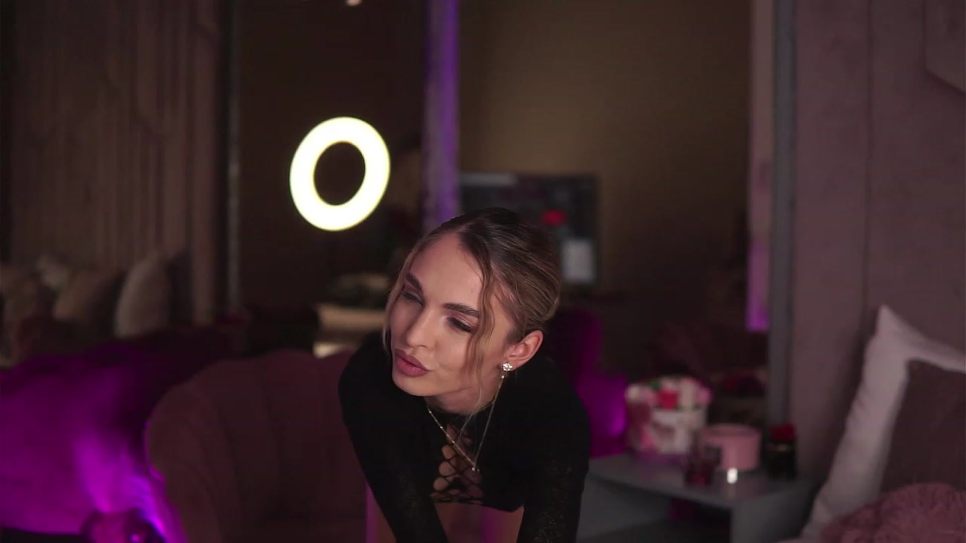 Gallery image thumbnail from EsmeAinsley's myfreecams stream on, 12/10/2023, 21:26 image 5 of 20
