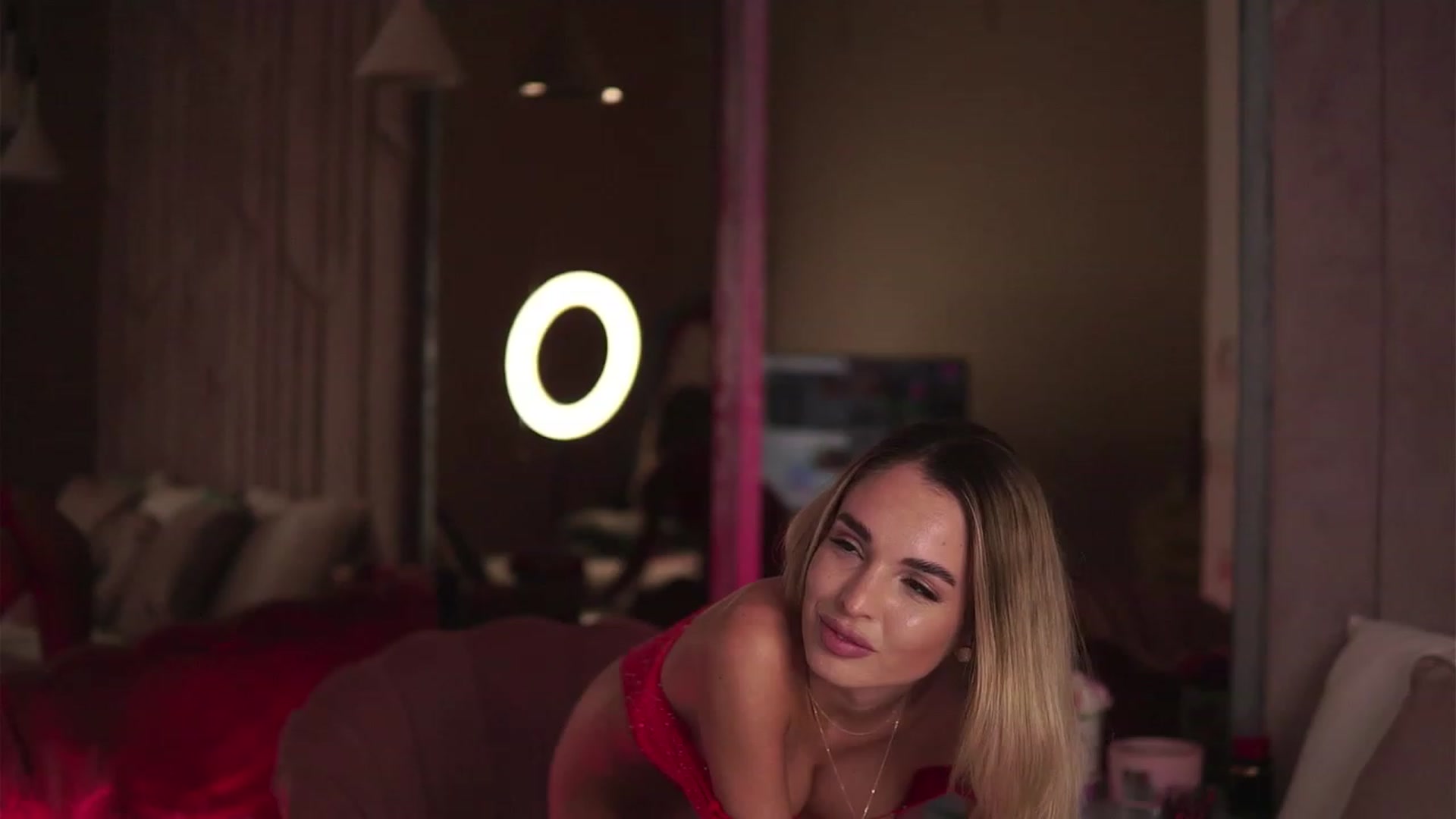 Gallery image thumbnail from EsmeAinsley's myfreecams stream on, 12/16/2023, 21:01 image 14 of 20