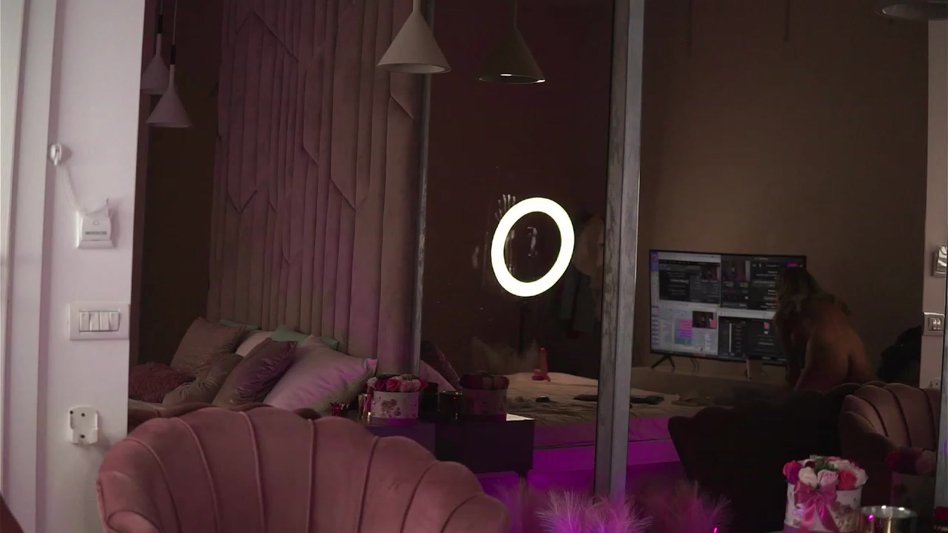 Gallery image thumbnail from EsmeAinsley's myfreecams stream on, 01/07/2024, 01:37 image 1 of 20