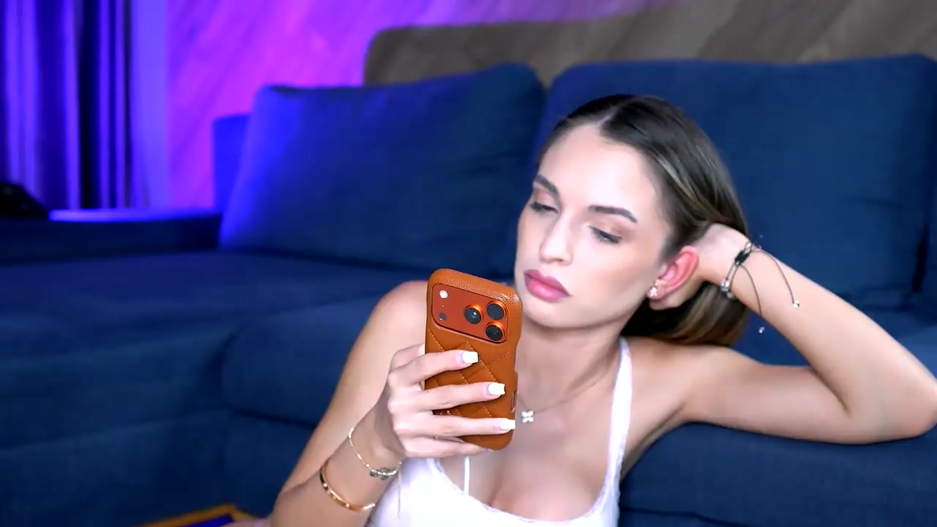 Gallery image thumbnail from EsmeAinsley's myfreecams stream on, 08/20/2026, 01:22 image 18 of 20
