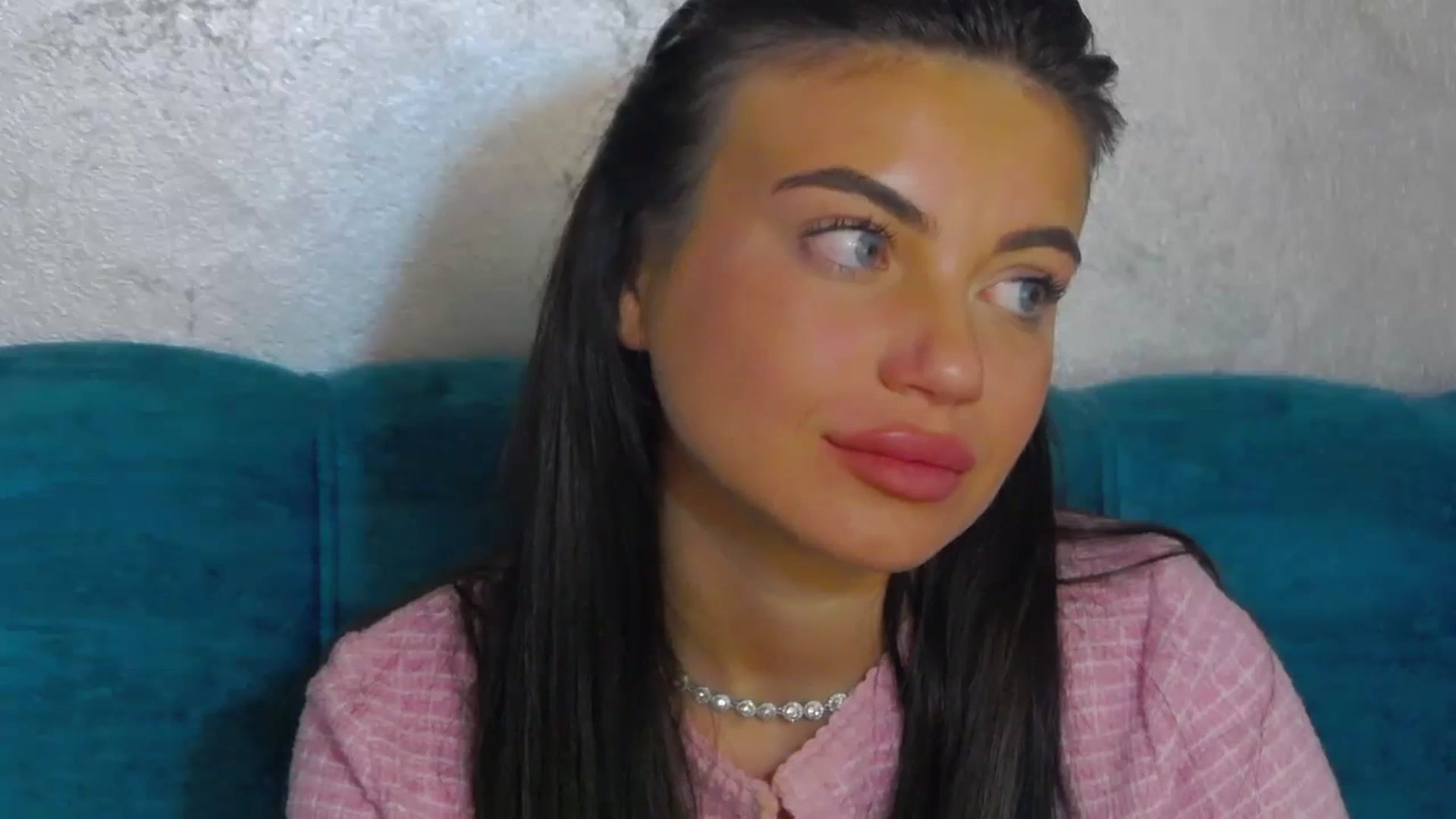 Gallery image thumbnail from EsmeLuv's myfreecams stream on, 05/20/2024, 24:00 image 18 of 20