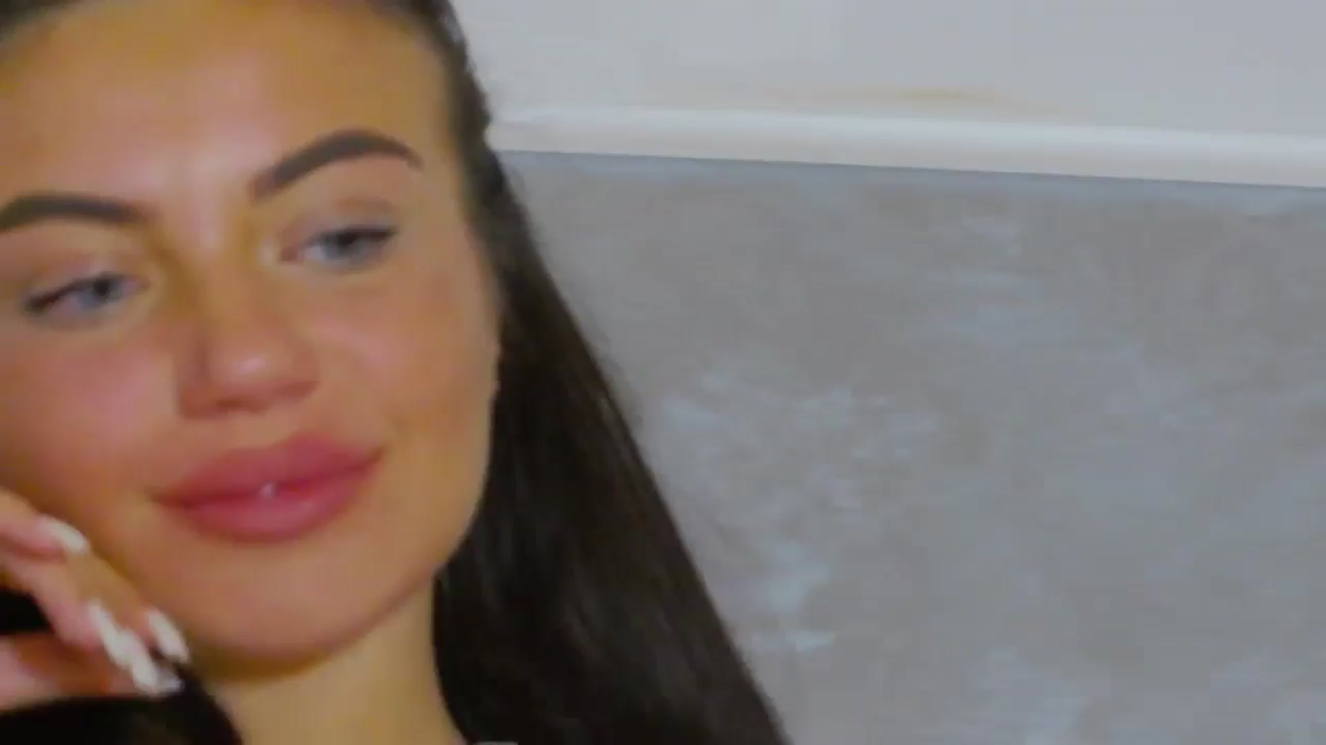 Gallery image thumbnail from EsmeLuv's myfreecams stream on, 05/20/2024, 24:46 image 17 of 20