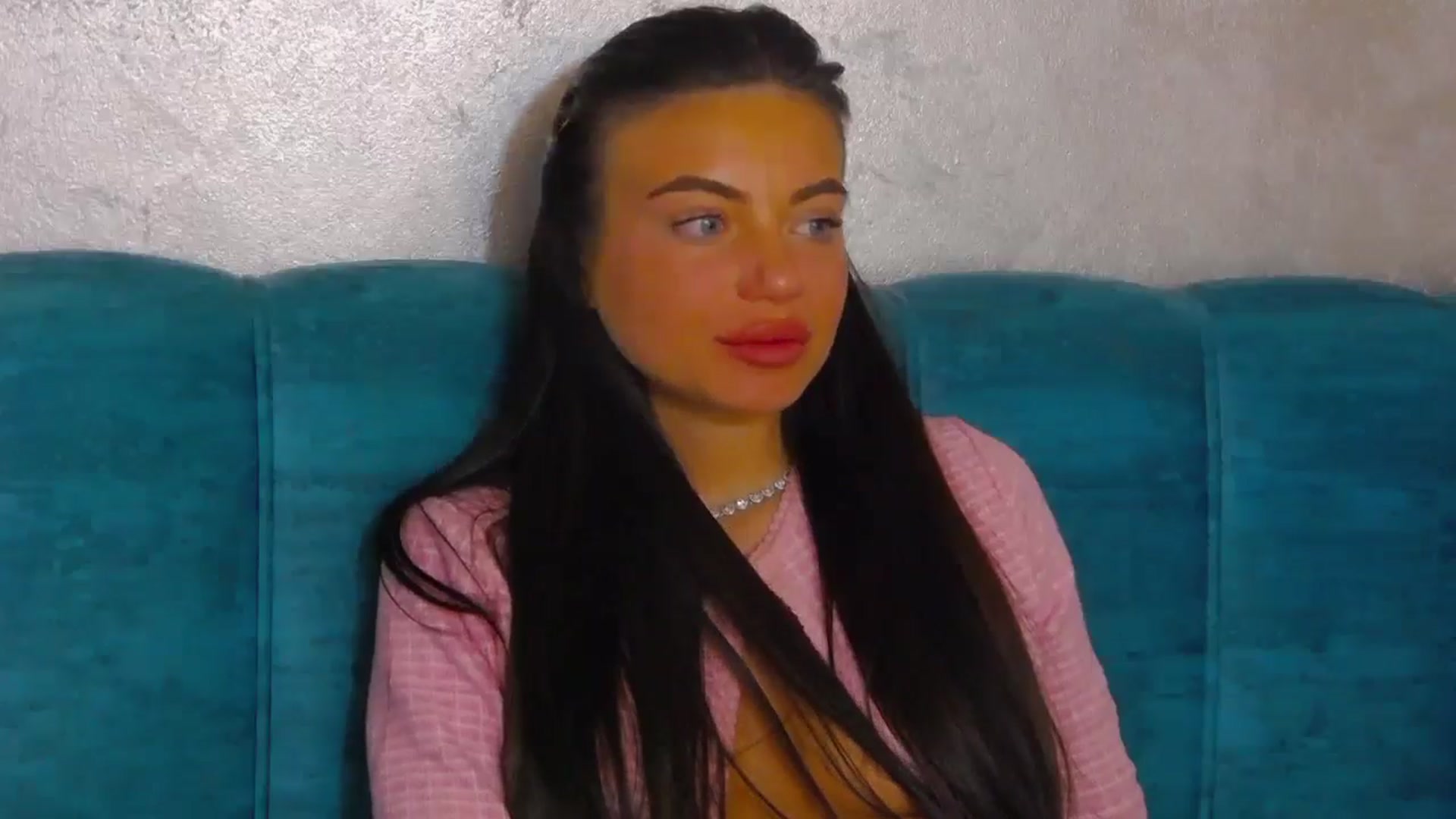 Gallery image thumbnail from EsmeLuv's myfreecams stream on, 05/20/2024, 24:46 image 6 of 20