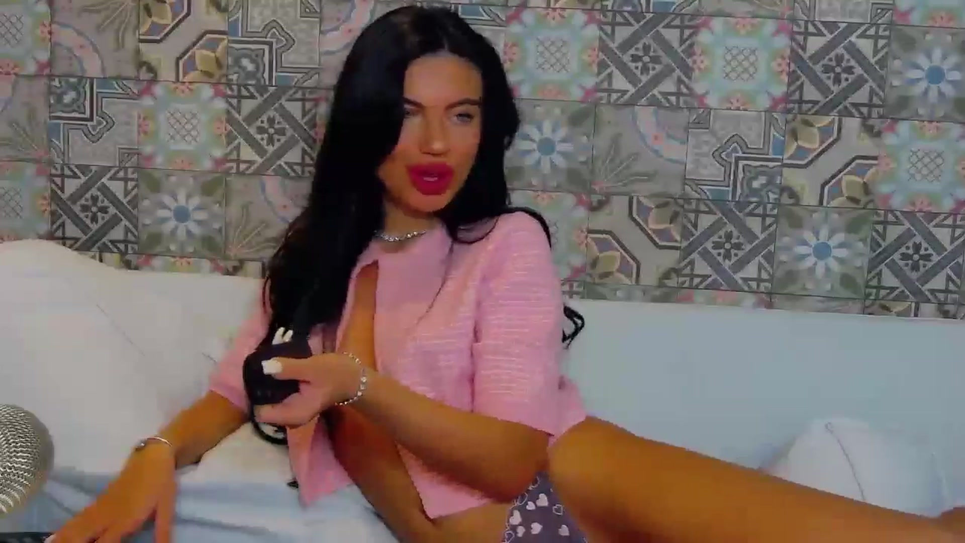 Gallery image thumbnail from EsmeLuv's myfreecams stream on, 05/23/2024, 22:21 image 11 of 20