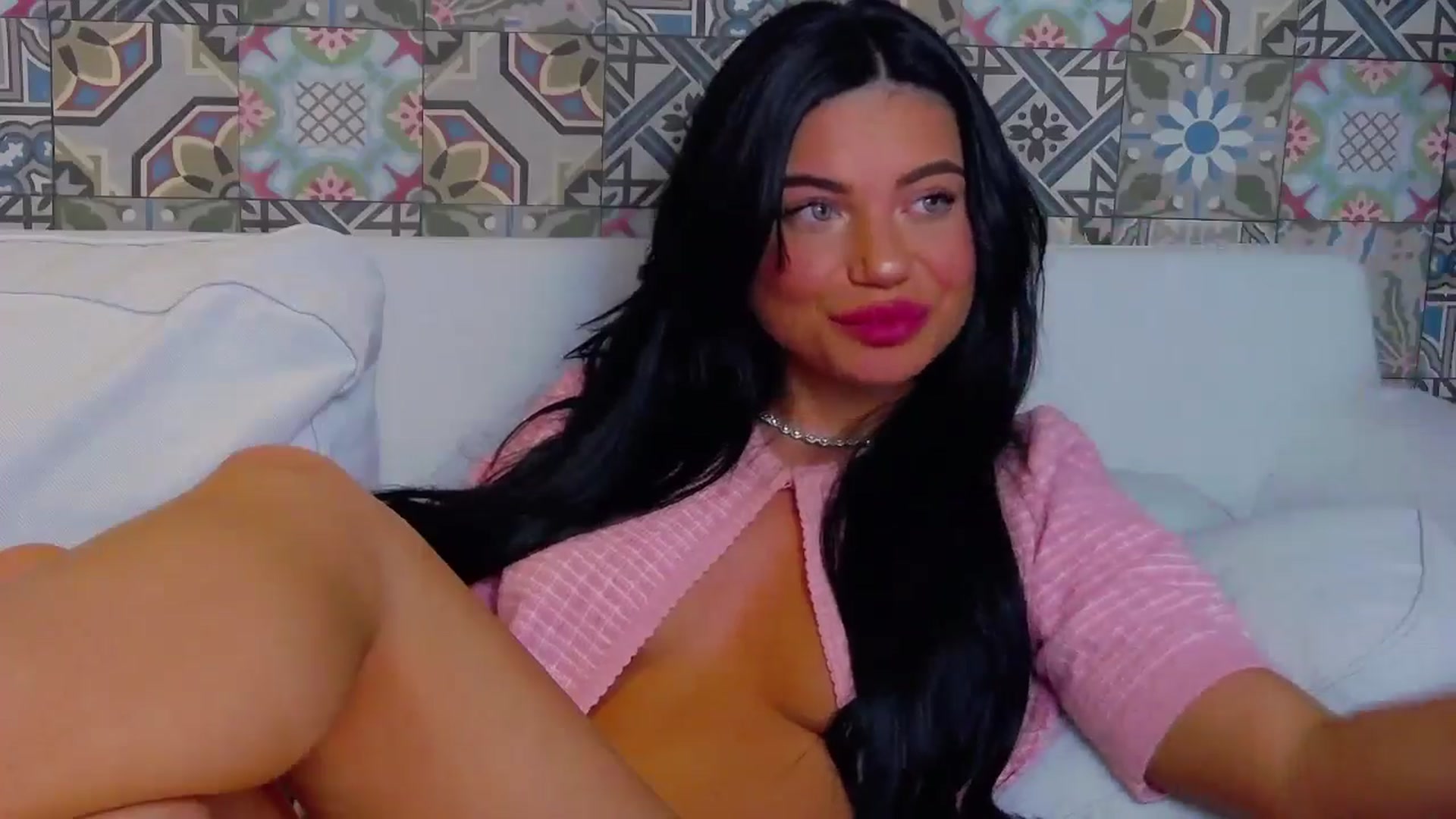 Gallery image thumbnail from EsmeLuv's myfreecams stream on, 05/23/2024, 22:21 image 3 of 20