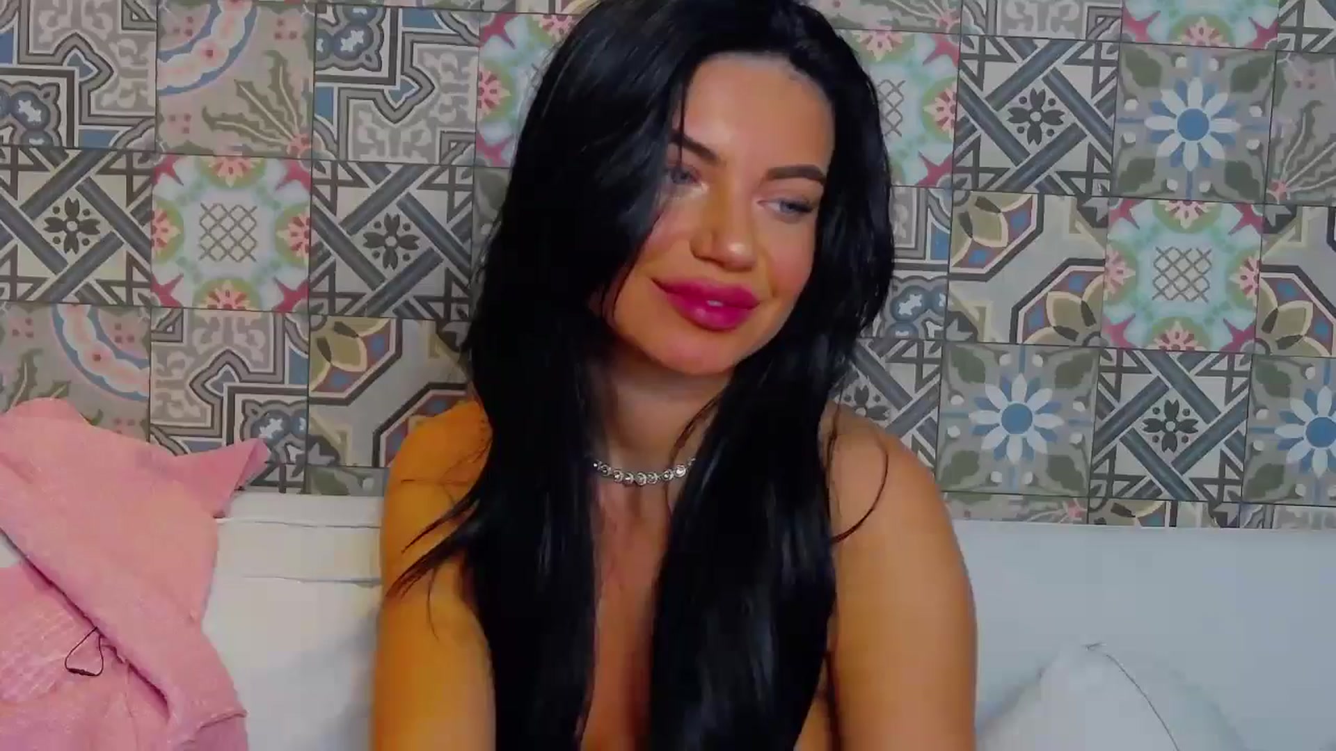 Gallery image thumbnail from EsmeLuv's myfreecams stream on, 05/23/2024, 23:11 image 2 of 20