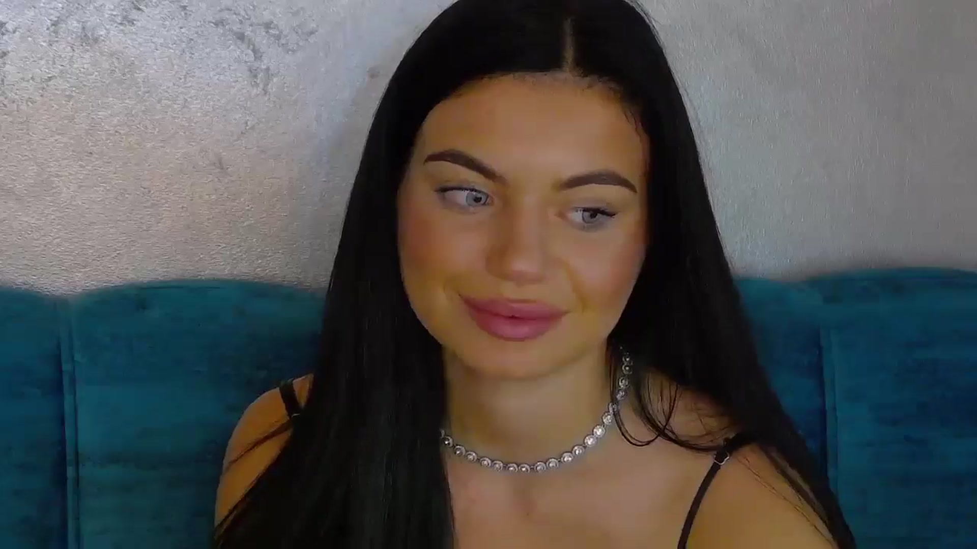 Gallery image thumbnail from EsmeLuv's myfreecams stream on, 06/11/2024, 21:04 image 17 of 20
