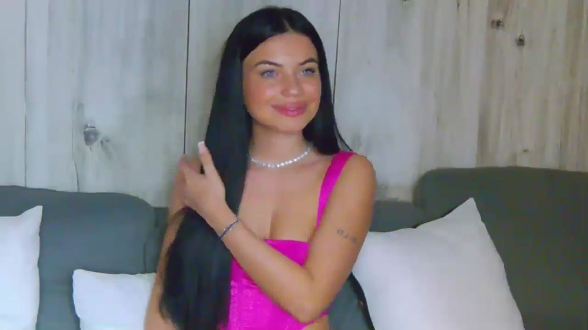 Gallery image thumbnail from EsmeLuv's myfreecams stream on, 06/16/2024, 20:46 image 14 of 20