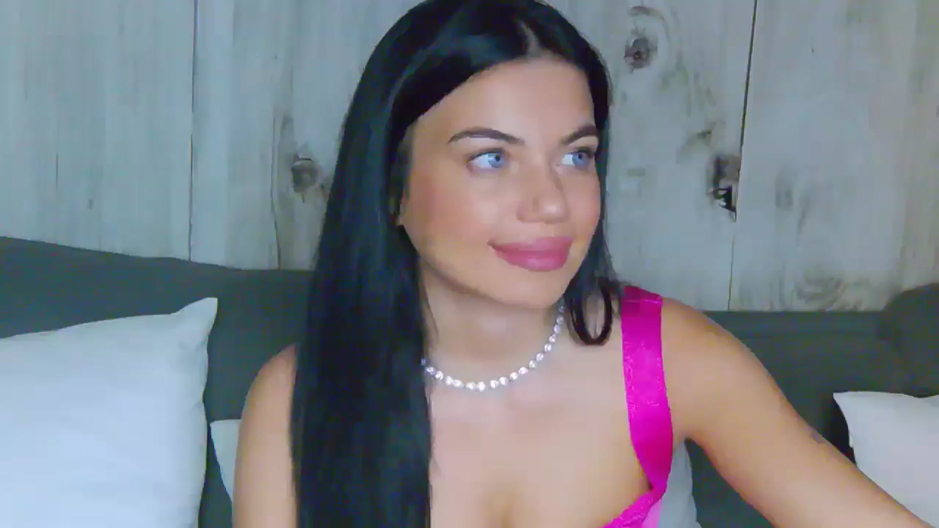Gallery image thumbnail from EsmeLuv's myfreecams stream on, 06/16/2024, 21:32 image 7 of 20