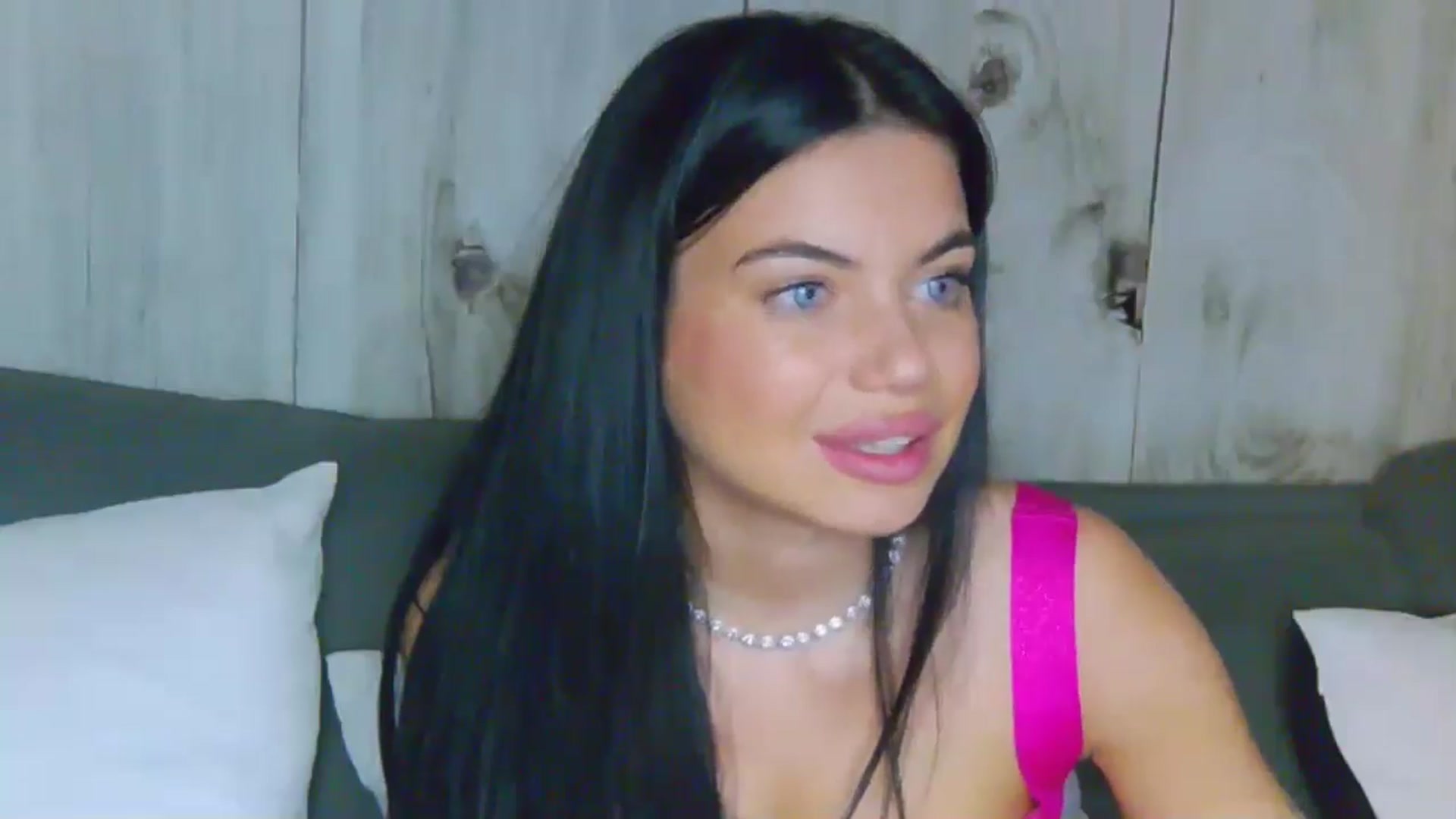 Gallery image thumbnail from EsmeLuv's myfreecams stream on, 06/16/2024, 21:32 image 16 of 20