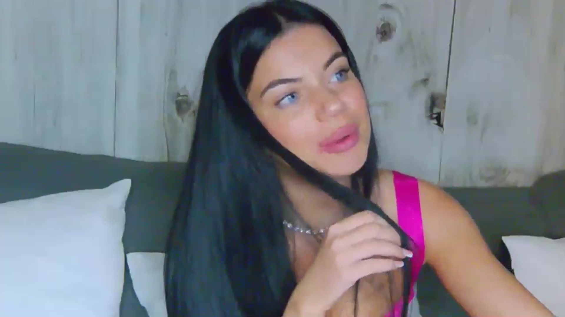 Gallery image thumbnail from EsmeLuv's myfreecams stream on, 06/16/2024, 21:32 image 17 of 20