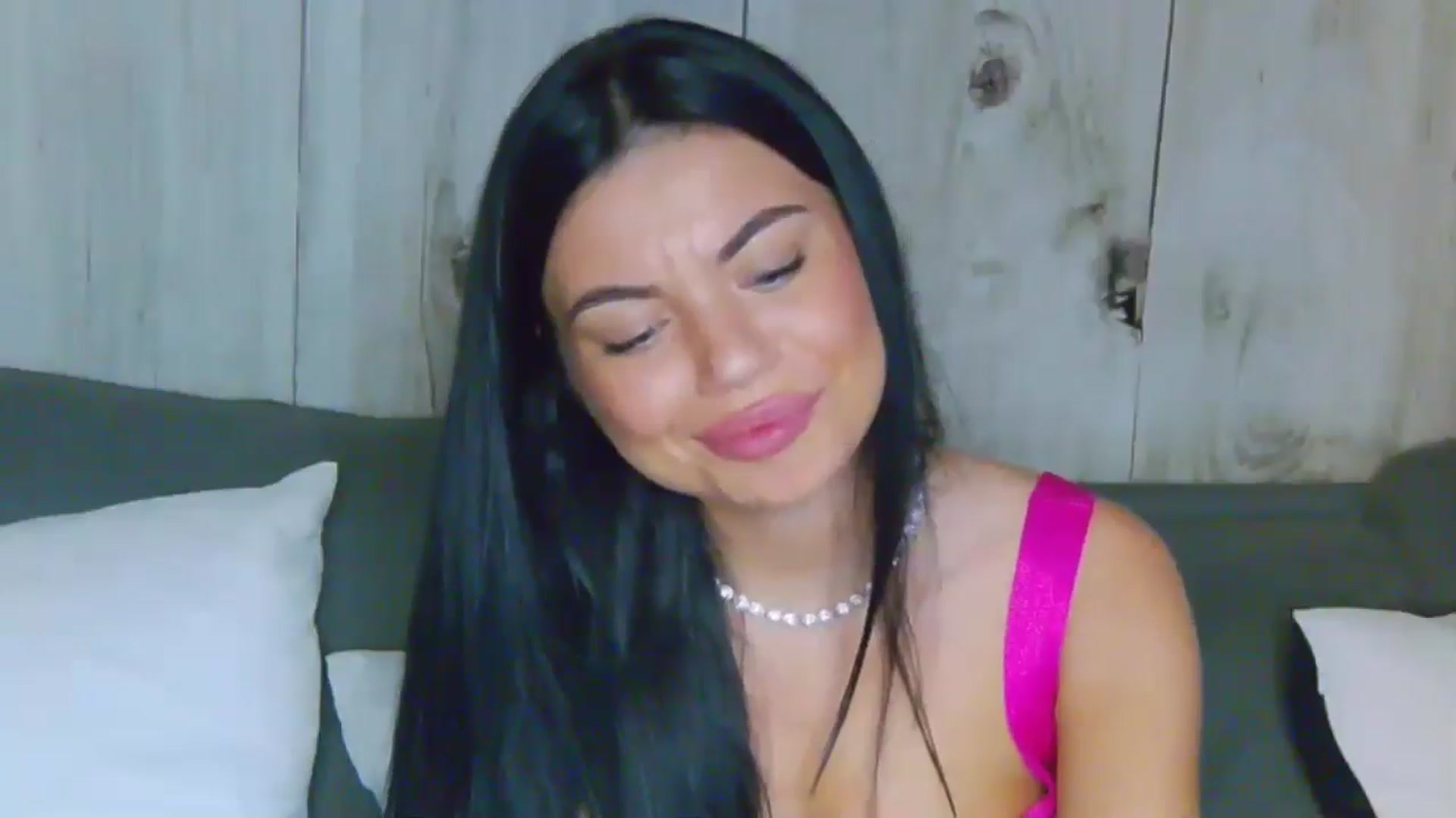 Gallery image thumbnail from EsmeLuv's myfreecams stream on, 06/16/2024, 21:32 image 15 of 20
