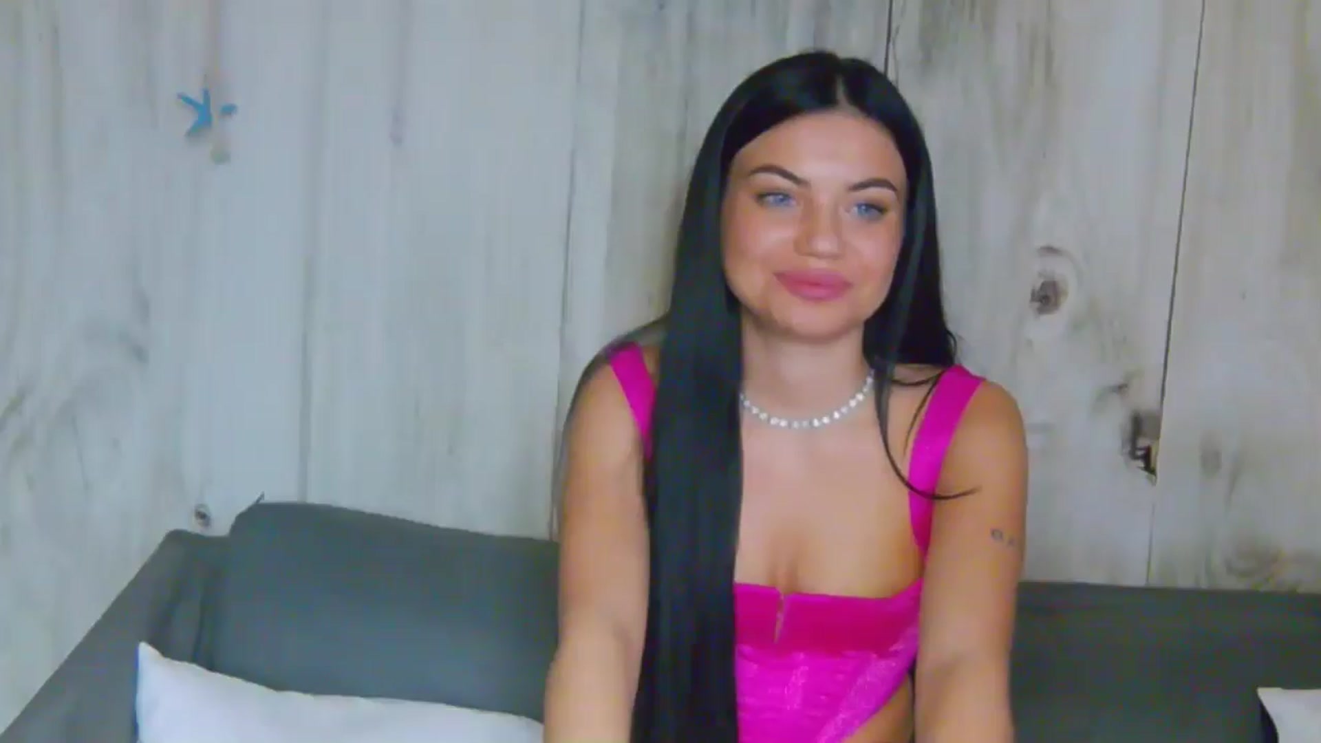 Gallery image thumbnail from EsmeLuv's myfreecams stream on, 06/17/2024, 01:20 image 19 of 20