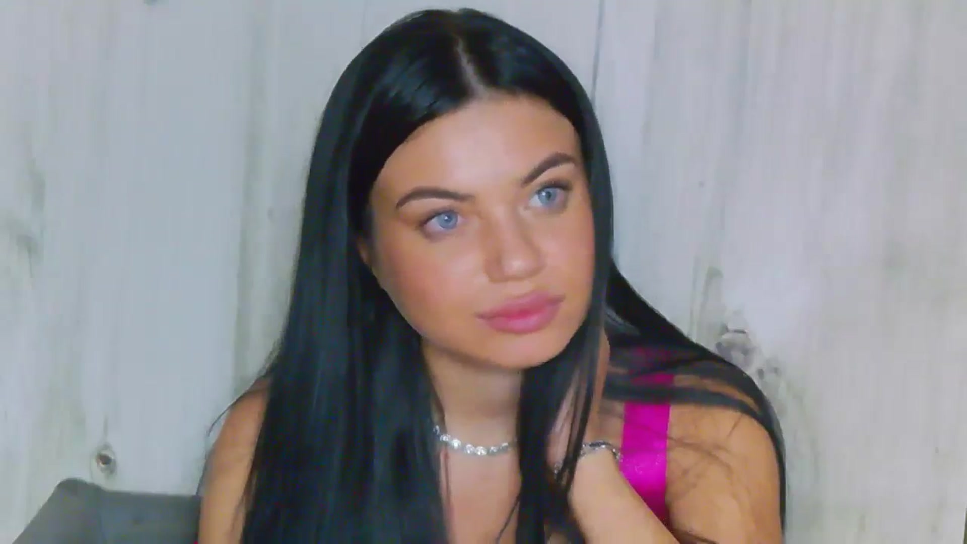 Gallery image thumbnail from EsmeLuv's myfreecams stream on, 06/17/2024, 01:20 image 4 of 20