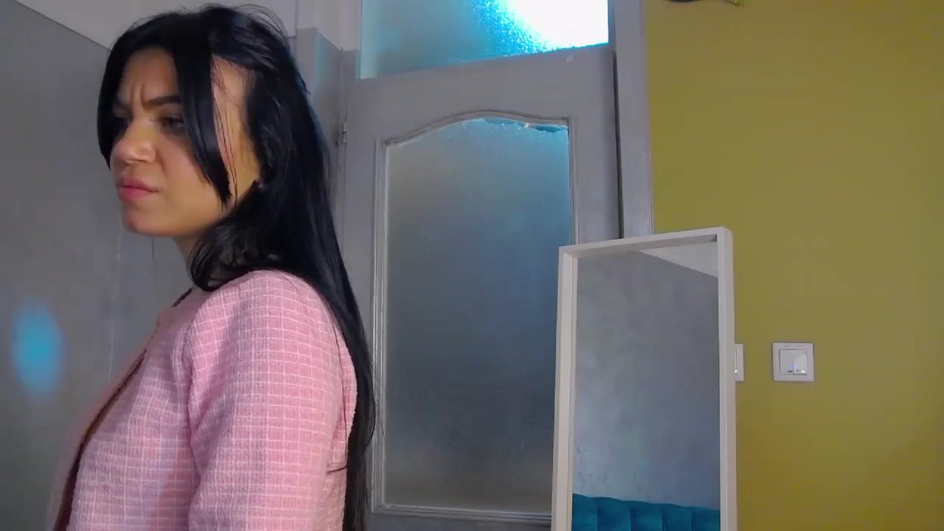 Gallery image thumbnail from EsmeLuv's myfreecams stream on, 06/22/2024, 01:38 image 9 of 20