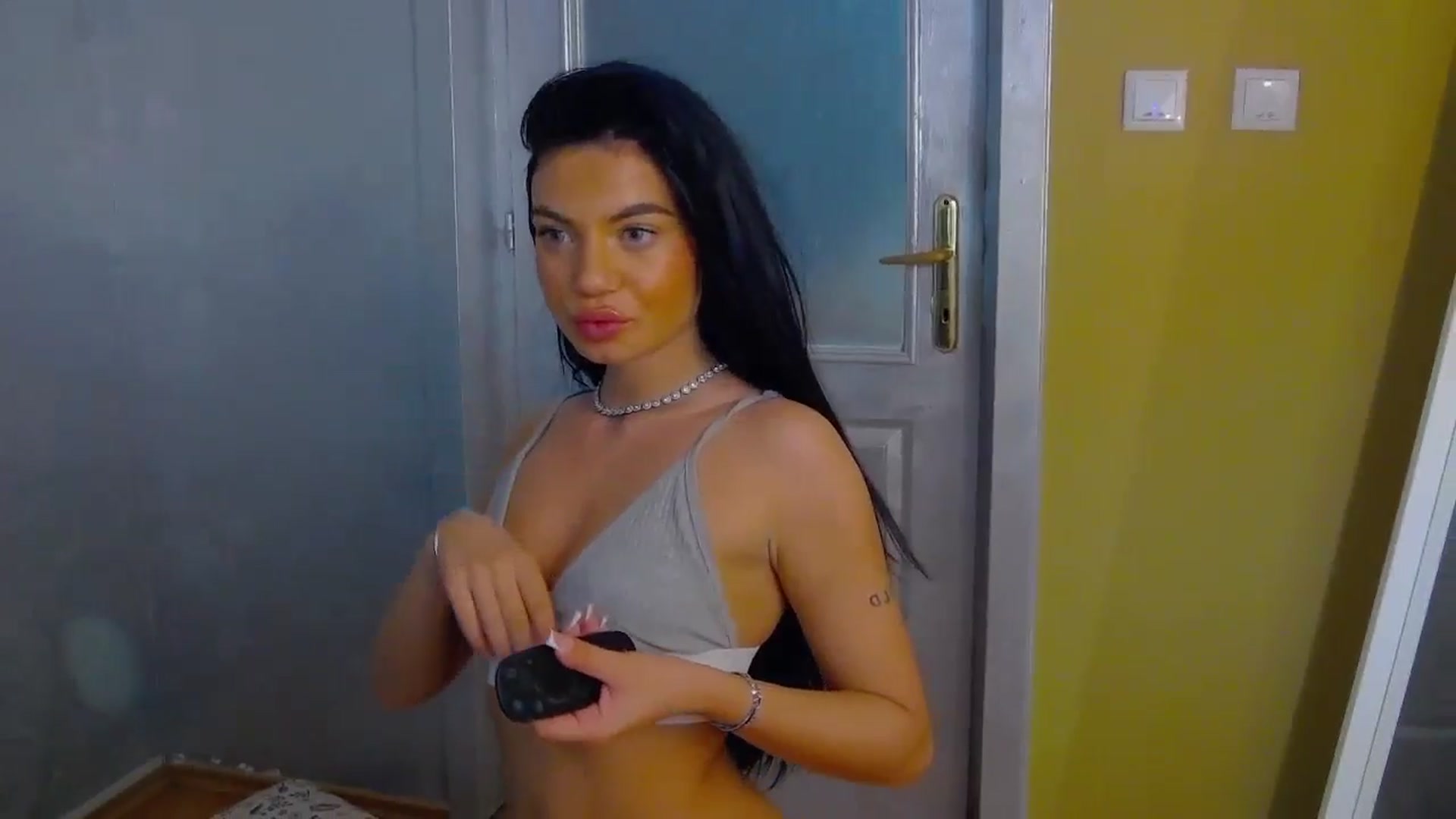 Gallery image thumbnail from EsmeLuv's myfreecams stream on, 06/23/2024, 23:21 image 7 of 20