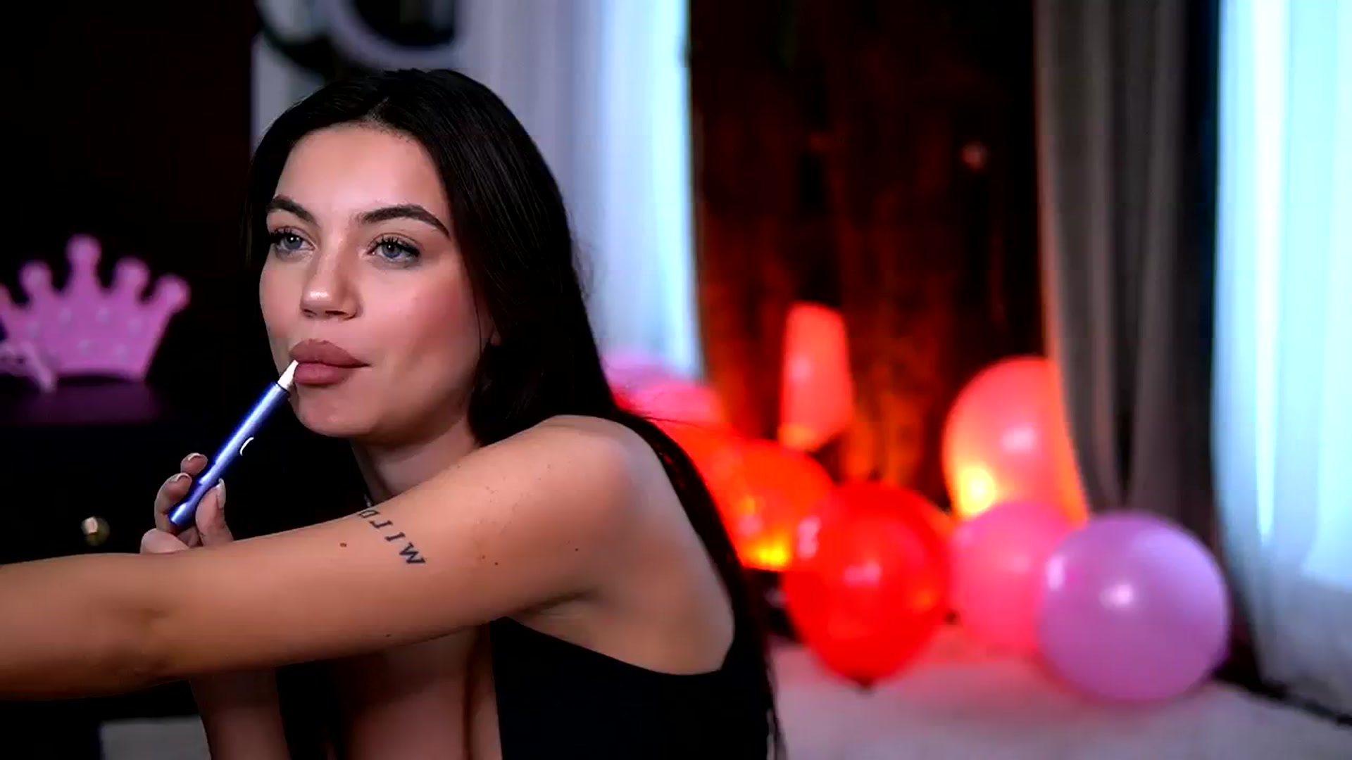 Gallery image thumbnail from EsmeLuv's myfreecams stream on, 05/06/2025, 19:32 image 7 of 20