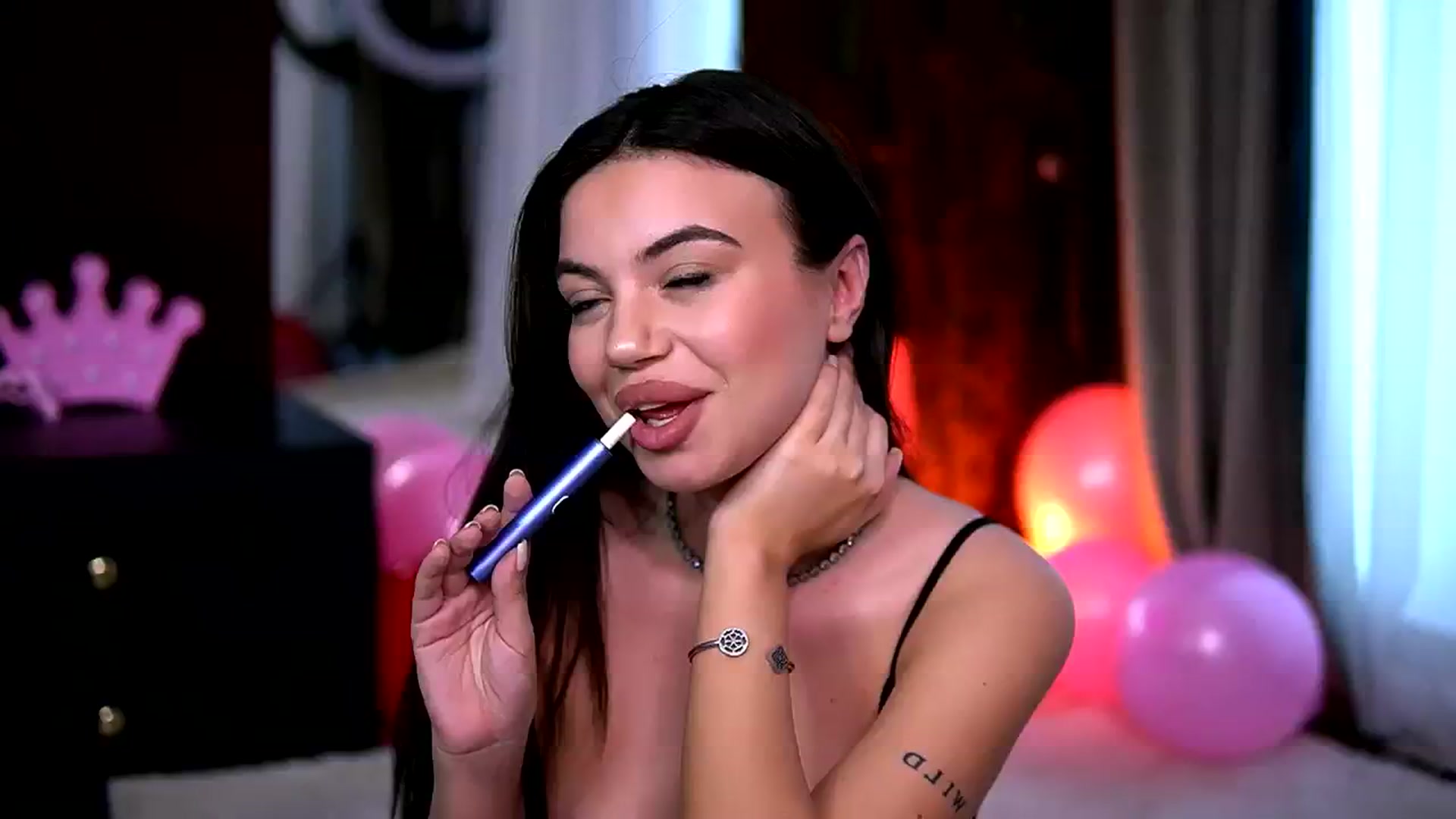 Gallery image thumbnail from EsmeLuv's myfreecams stream on, 05/06/2025, 19:32 image 8 of 20
