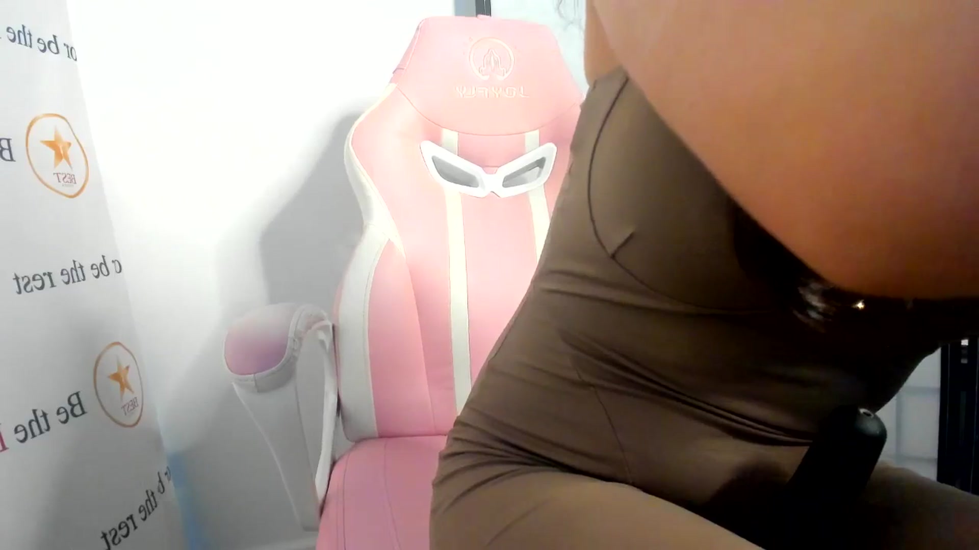 Gallery image thumbnail from EsmeLuv's myfreecams stream on, 05/29/2025, 11:38 image 7 of 20
