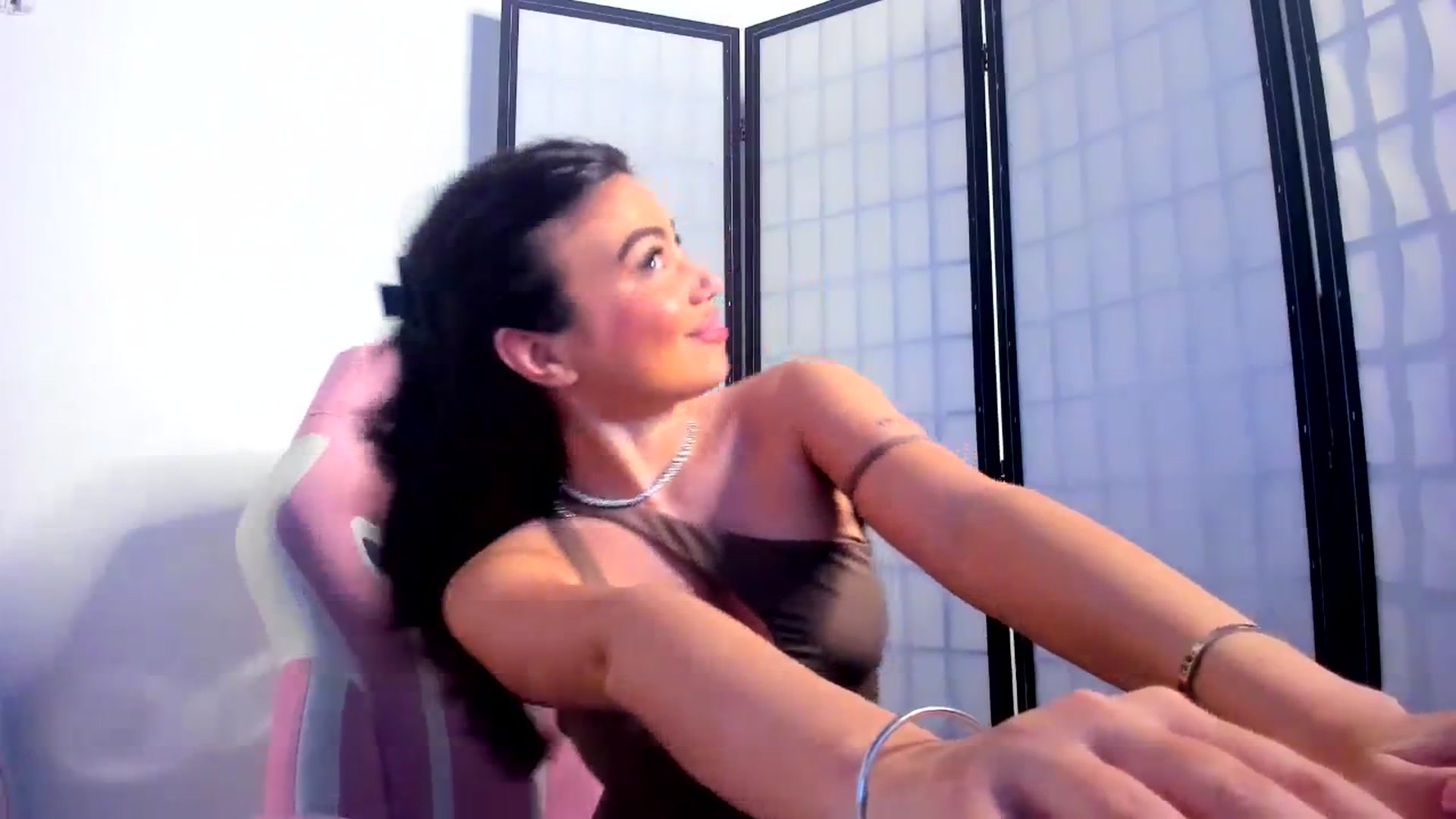 Gallery image thumbnail from EsmeLuv's myfreecams stream on, 05/29/2025, 11:38 image 6 of 20