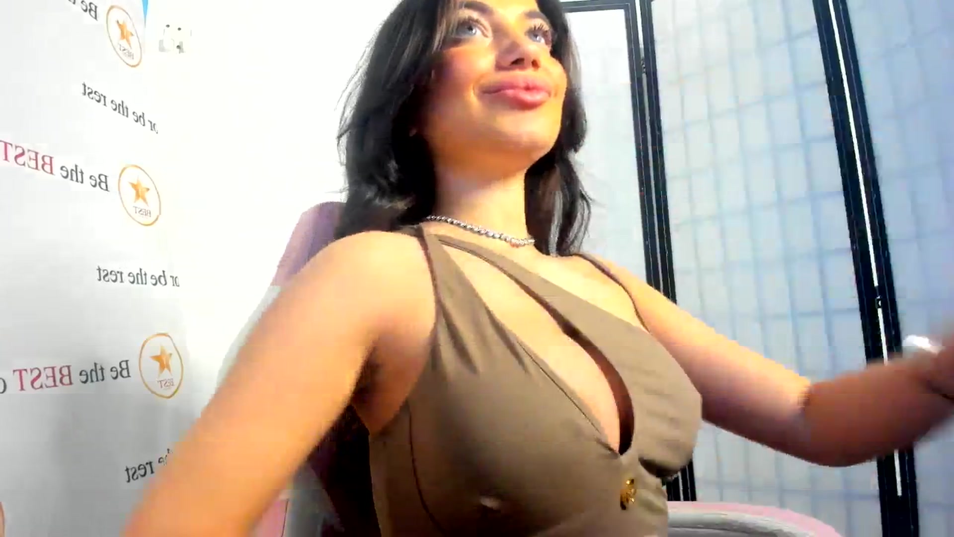 Gallery image thumbnail from EsmeLuv's myfreecams stream on, 05/29/2025, 11:38 image 16 of 20