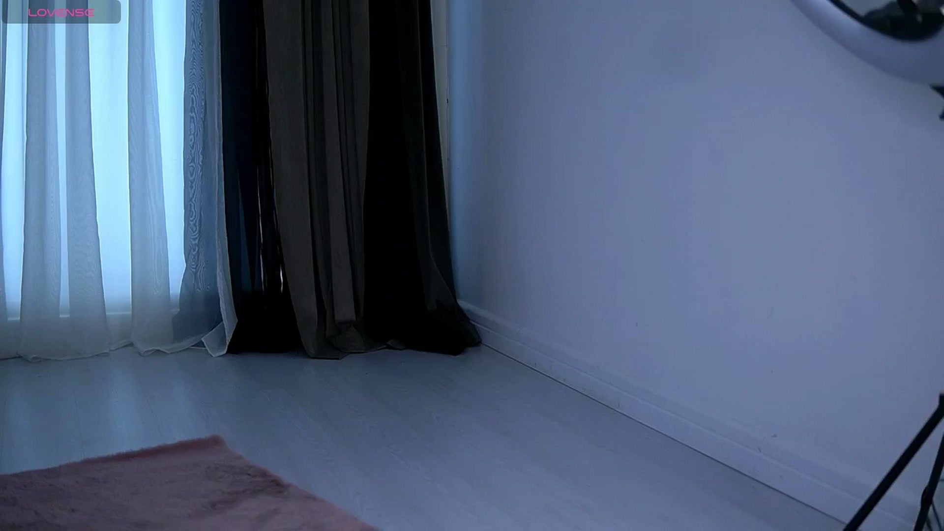 Gallery image thumbnail from EsmeLuv's myfreecams stream on, 08/09/2025, 13:08 image 18 of 20