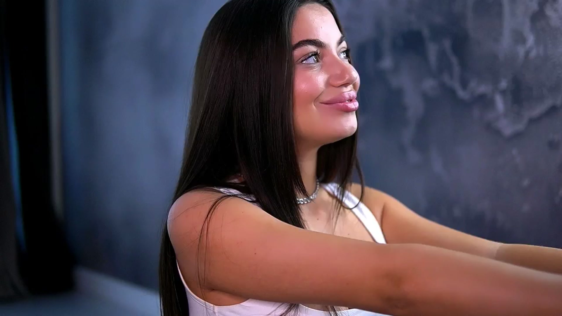 Gallery image thumbnail from EsmeLuv's myfreecams stream on, 09/10/2025, 11:18 image 6 of 20