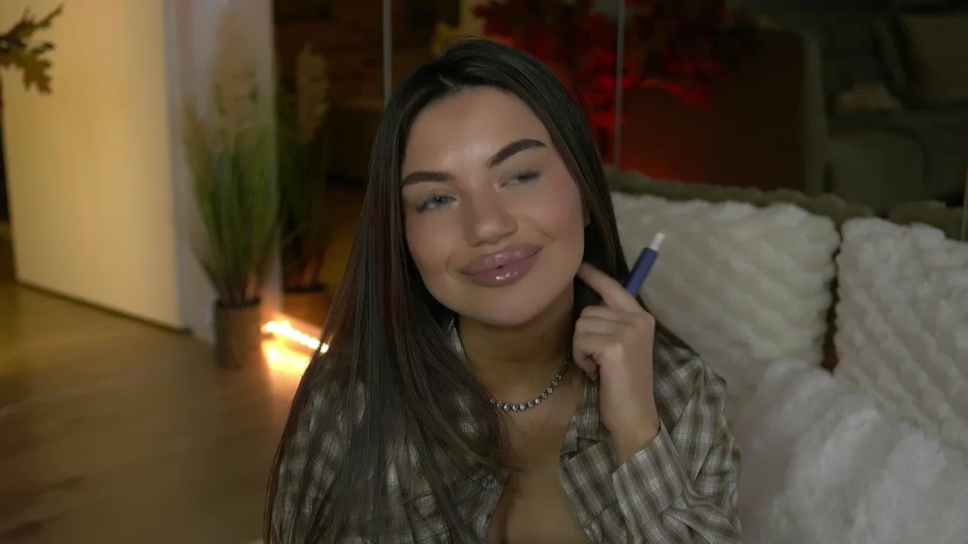 Gallery image thumbnail from EsmeLuv's myfreecams stream on, 01/28/2026, 18:51 image 15 of 20