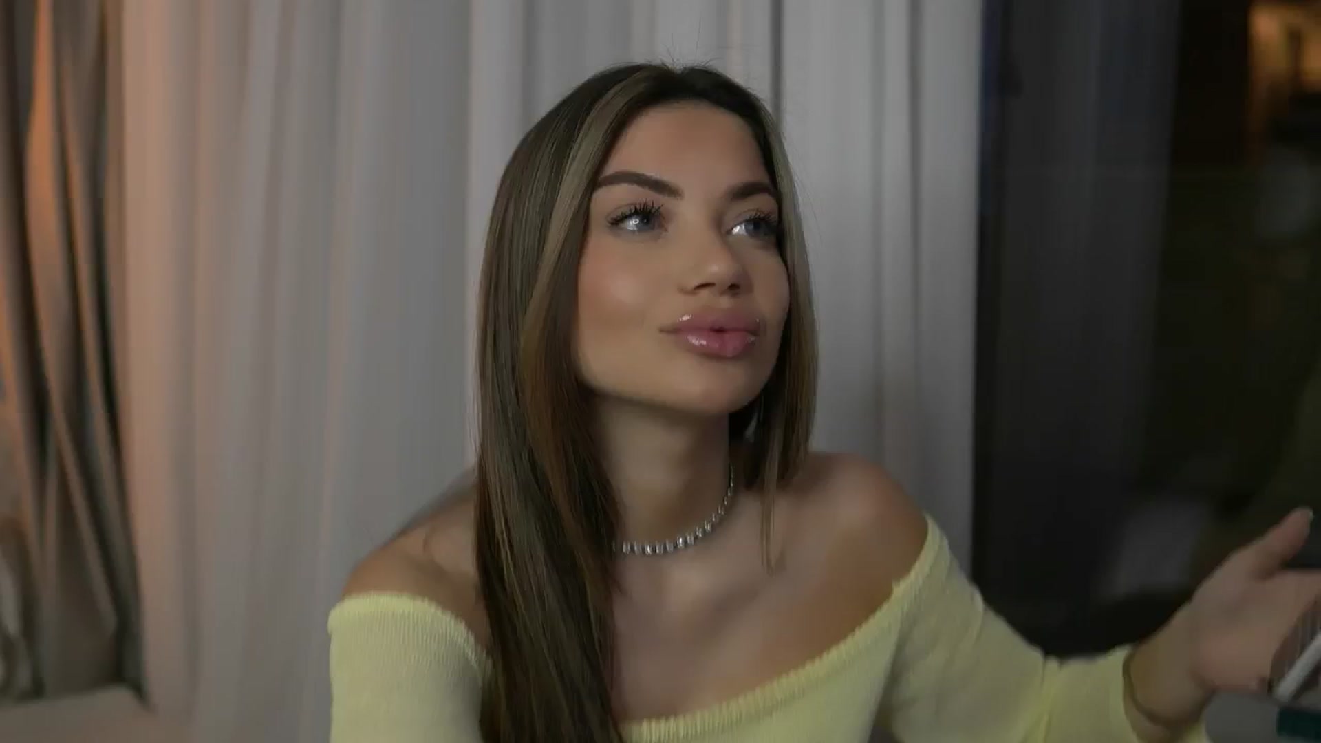 Gallery image thumbnail from EsmeLuv's myfreecams stream on, 03/02/2026, 17:25 image 2 of 20