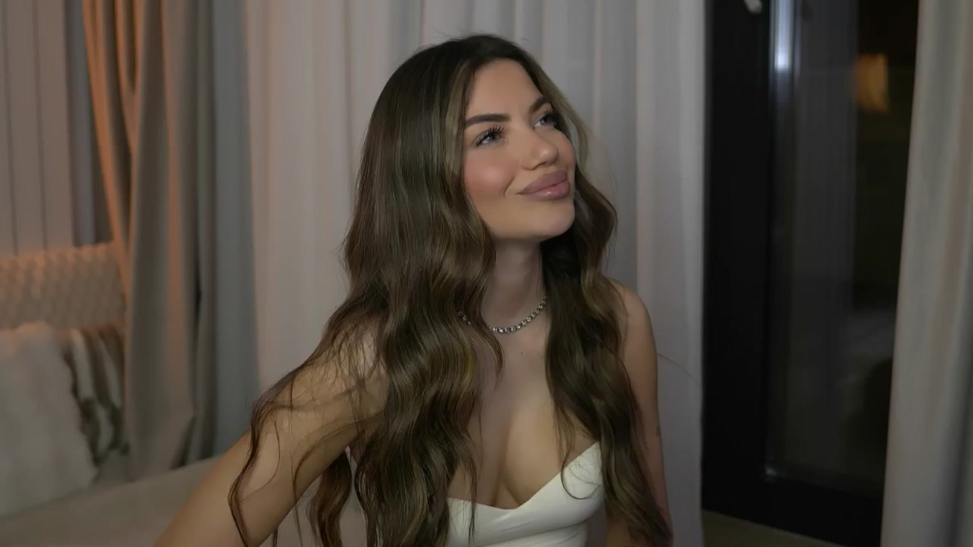 Gallery image thumbnail from EsmeLuv's myfreecams stream on, 03/05/2026, 19:09 image 12 of 20