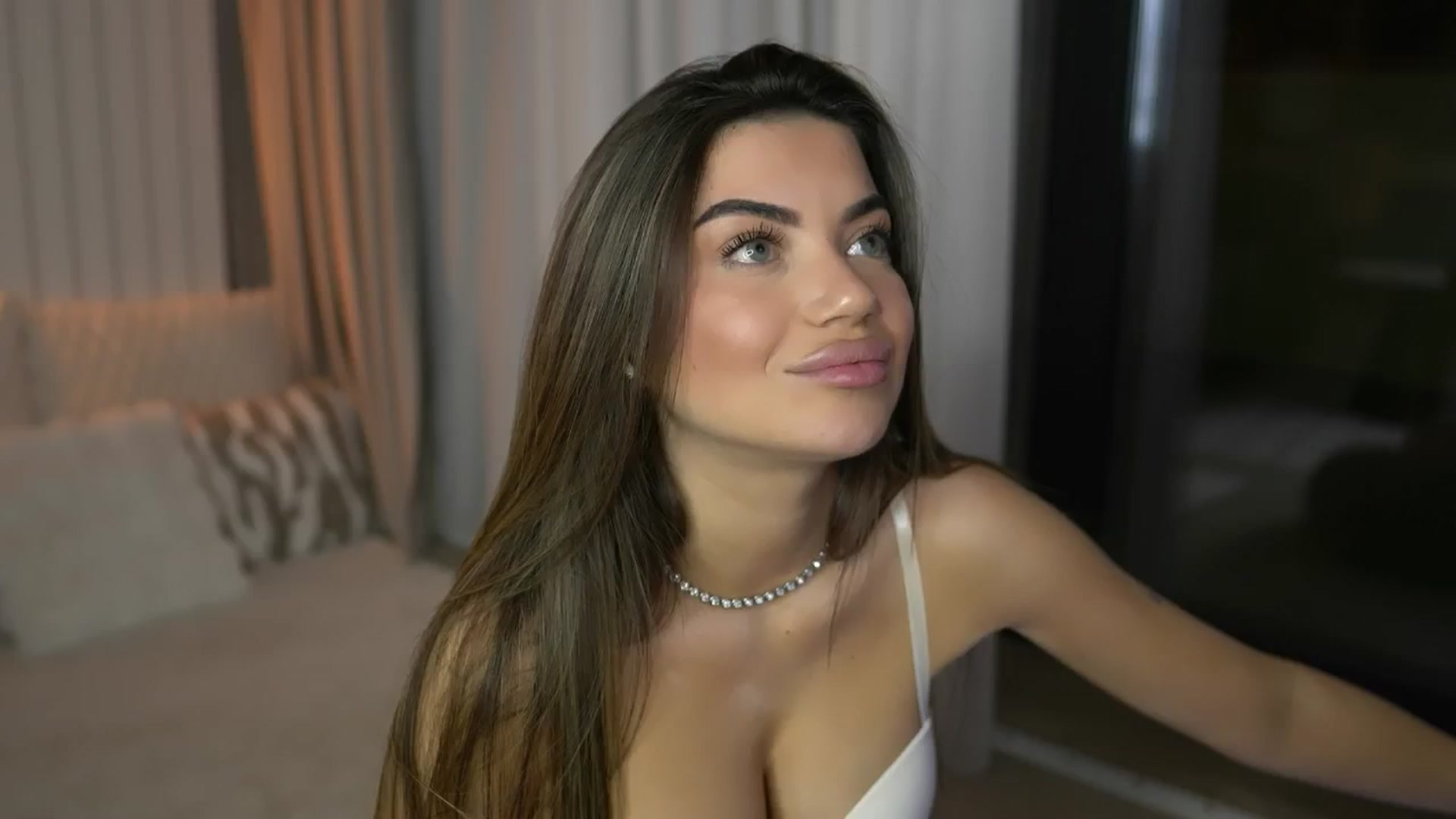 Gallery image thumbnail from EsmeLuv's myfreecams stream on, 03/18/2026, 18:14 image 2 of 20