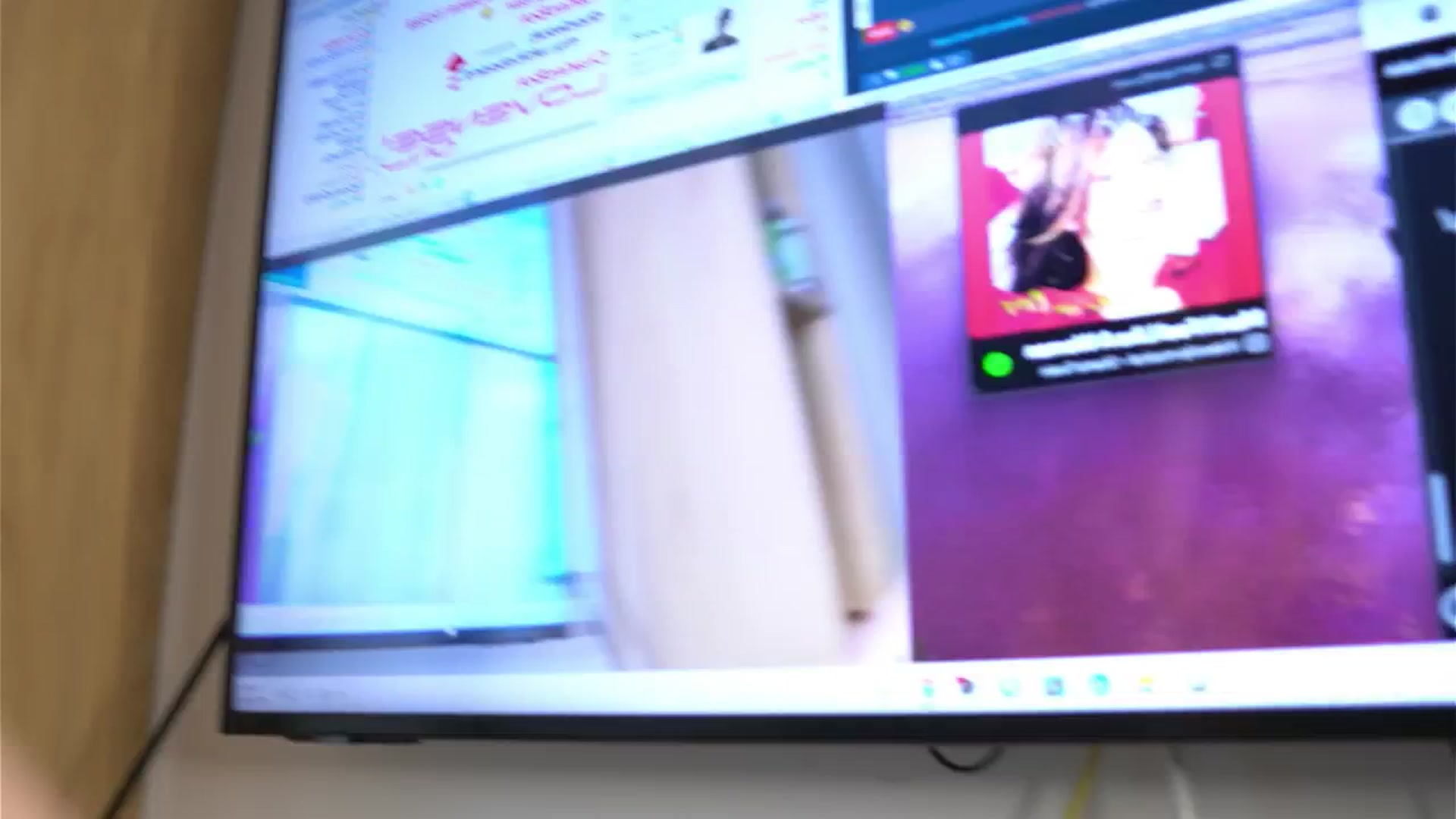 Gallery image thumbnail from EsmeLuv's myfreecams stream on, 04/30/2026, 17:25 image 12 of 20