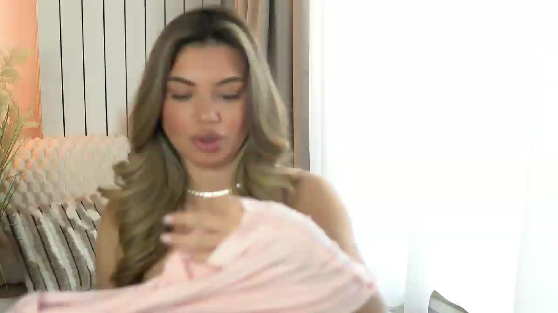 Gallery image thumbnail from EsmeLuv's myfreecams stream on, 05/06/2026, 15:52 image 18 of 20