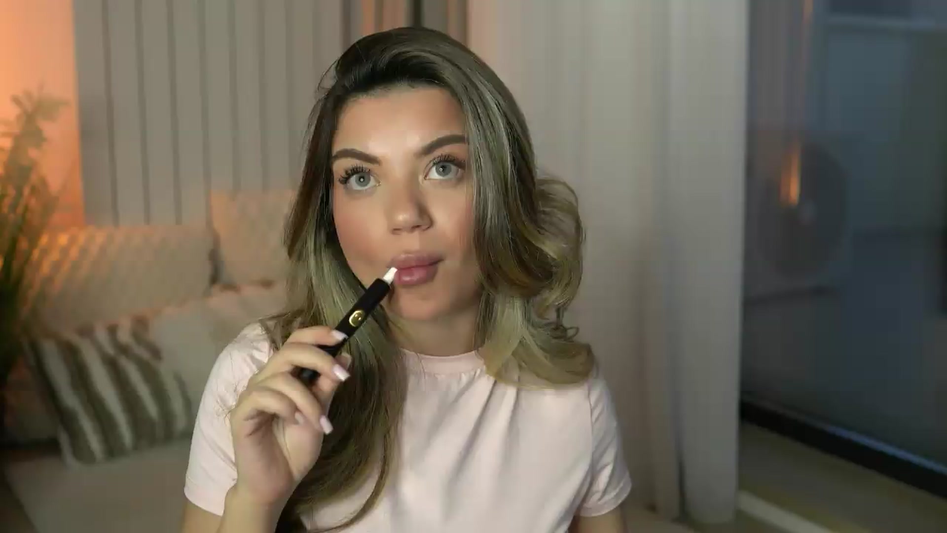 Gallery image thumbnail from EsmeLuv's myfreecams stream on, 05/06/2026, 19:05 image 1 of 20
