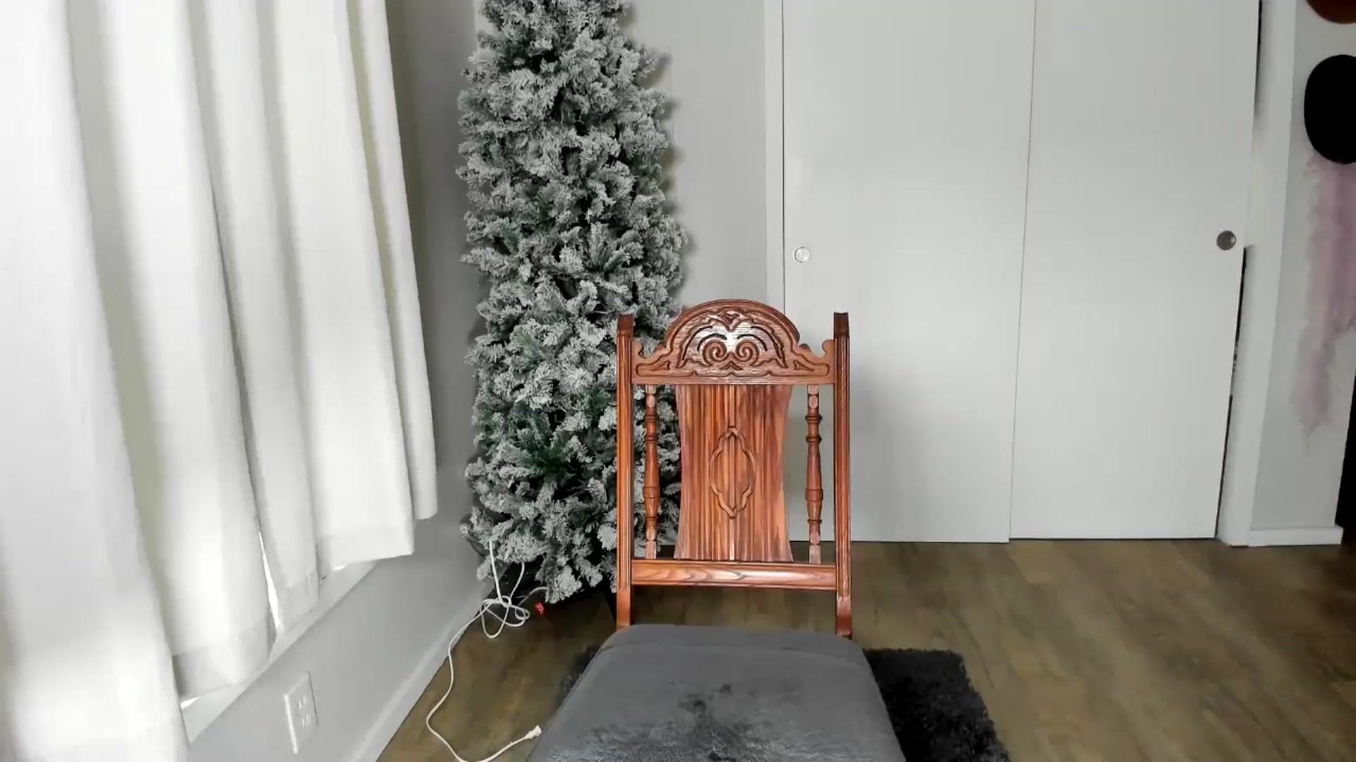 Gallery image thumbnail from Essiac's myfreecams stream on, 12/31/2025, 24:05 image 14 of 20