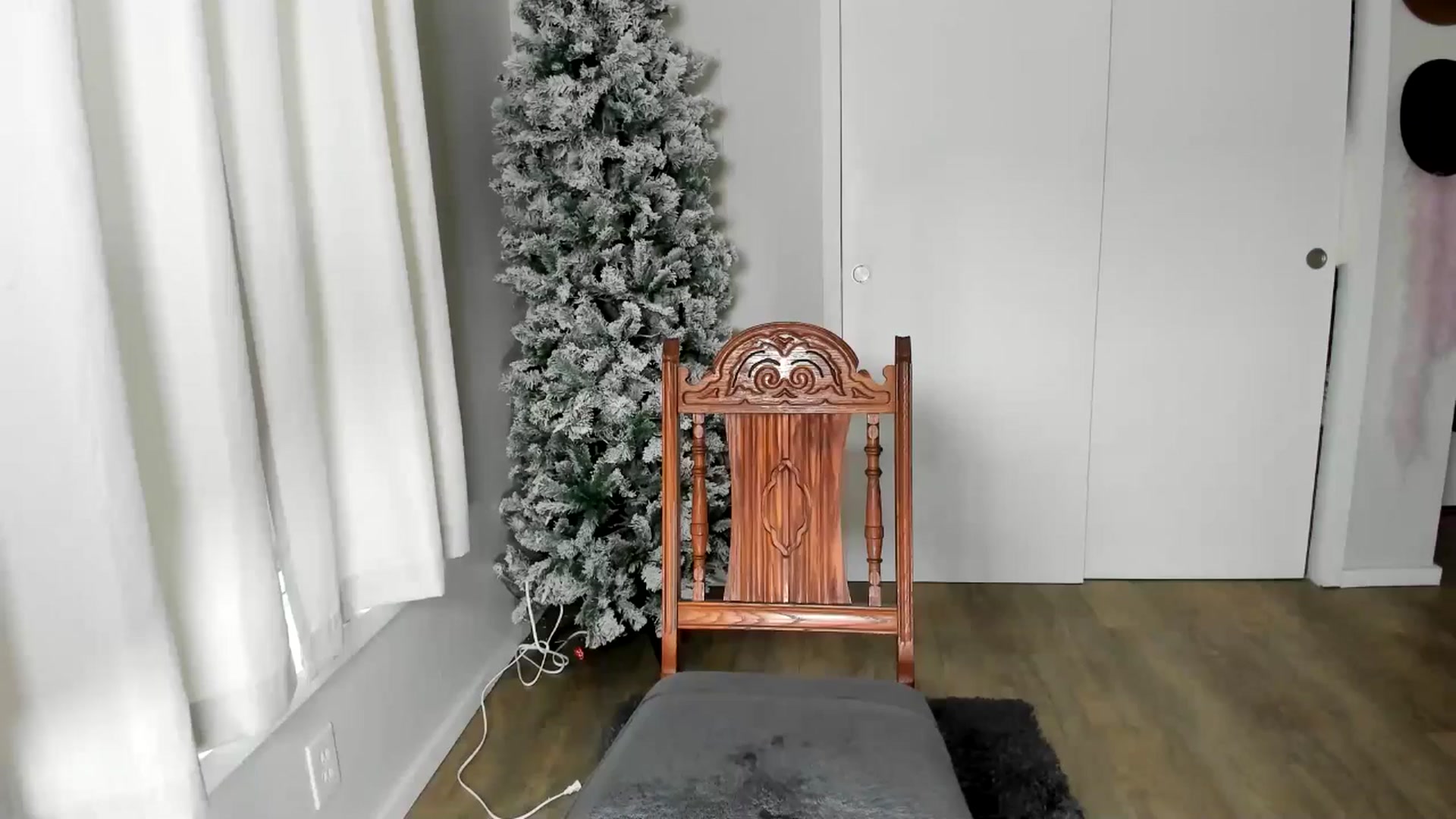 Gallery image thumbnail from Essiac's myfreecams stream on, 12/31/2025, 24:05 image 13 of 20