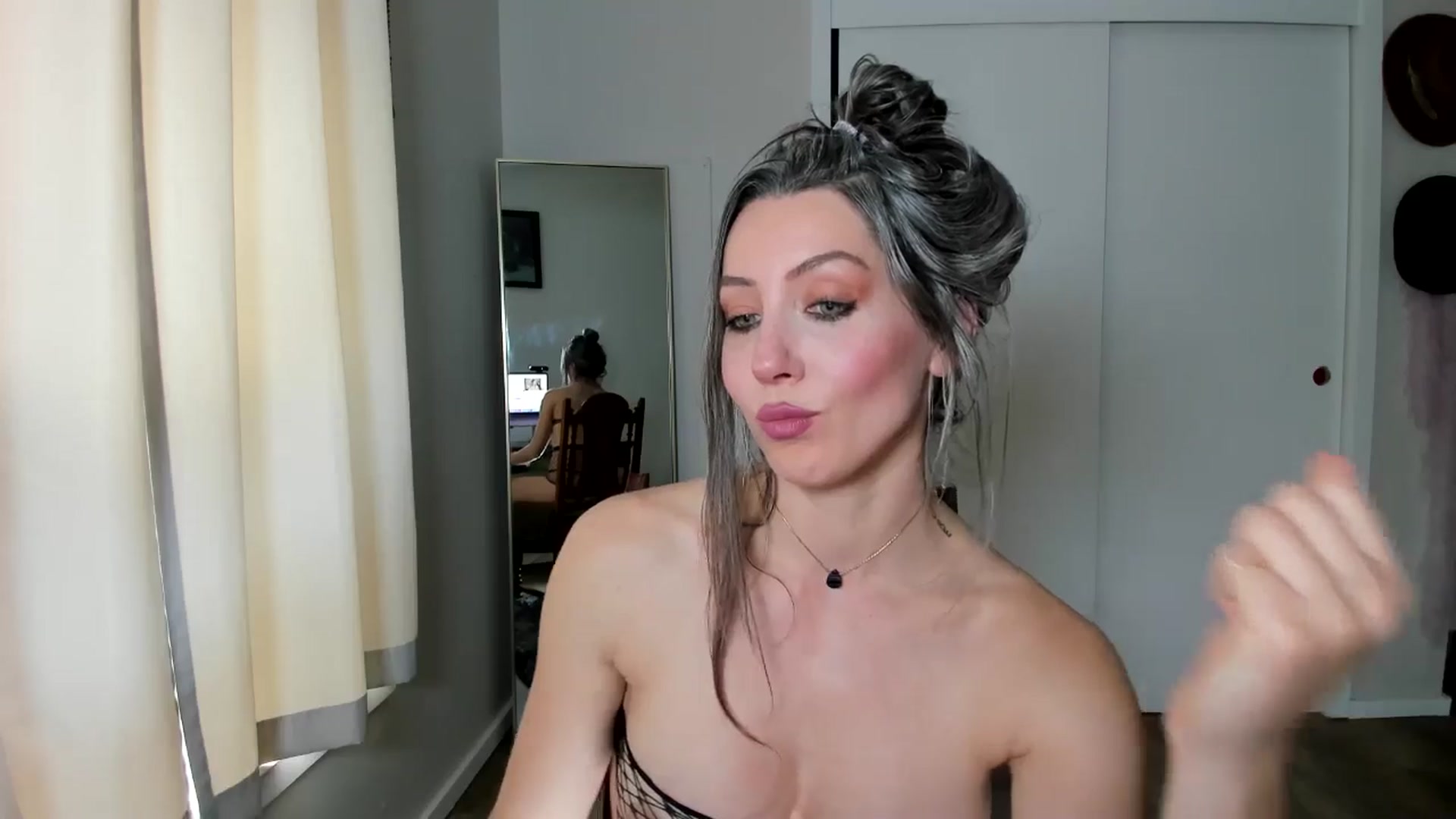 Gallery image thumbnail from Essiac's myfreecams stream on, 03/10/2026, 23:51 image 16 of 20