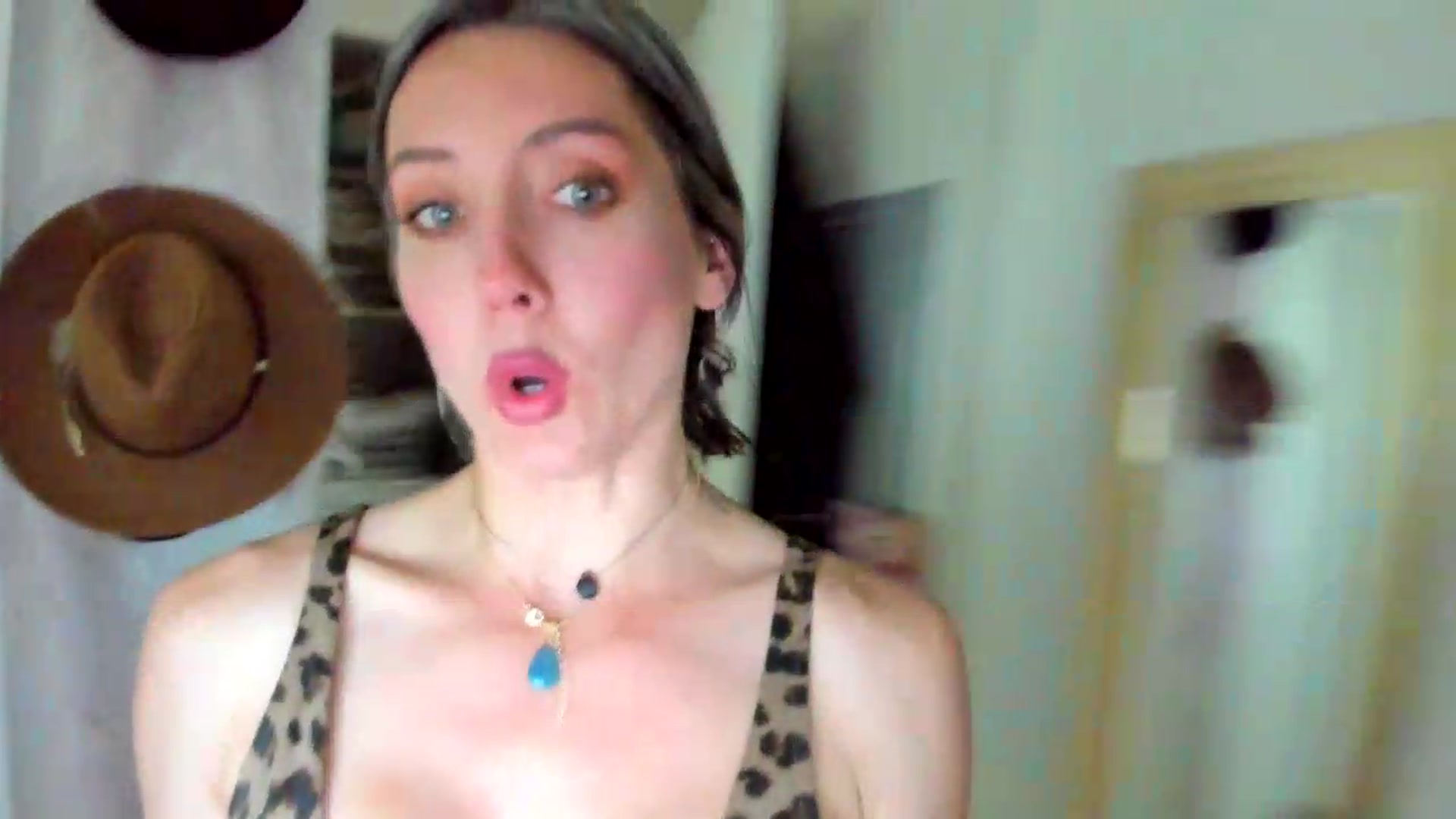 Gallery image thumbnail from Essiac's myfreecams stream on, 04/29/2026, 21:44 image 13 of 20