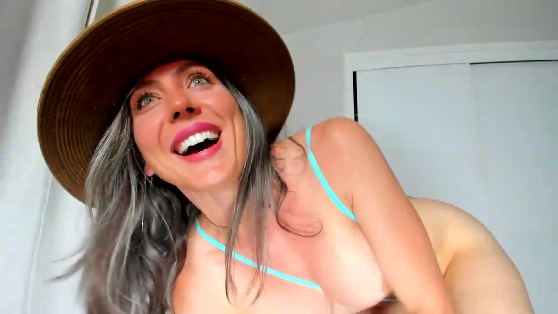 Gallery image thumbnail from Essiac's myfreecams stream on, 05/12/2026, 03:37 image 14 of 20