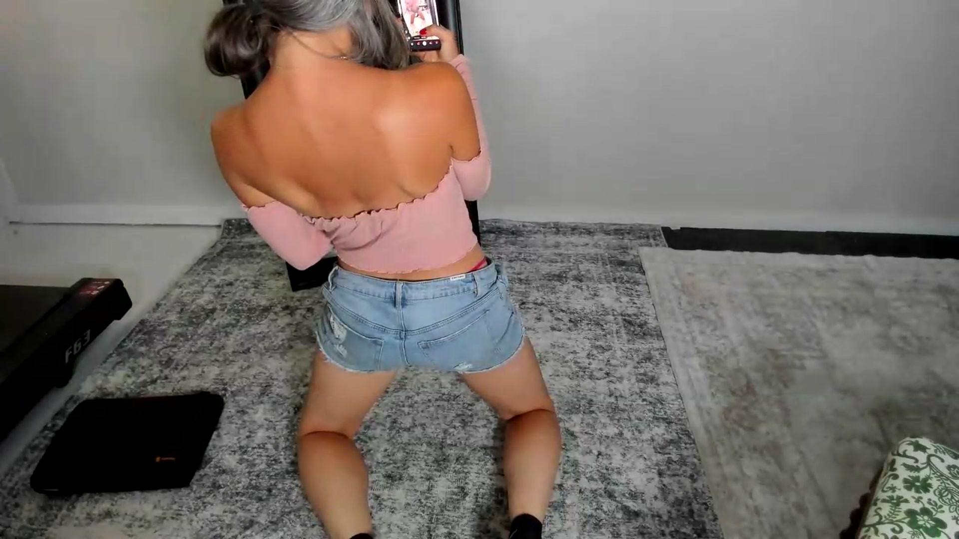 Gallery image thumbnail from Essiac's myfreecams stream on, 08/13/2026, 21:51 image 3 of 20