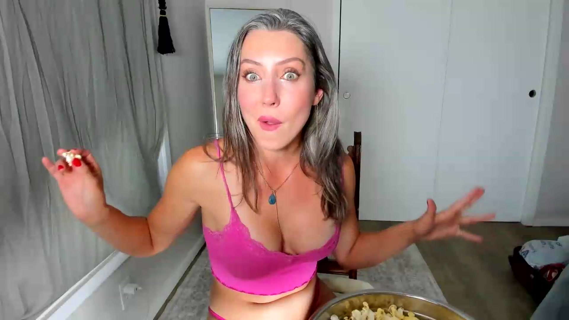 Gallery image thumbnail from Essiac's myfreecams stream on, 09/01/2026, 04:26 image 16 of 20
