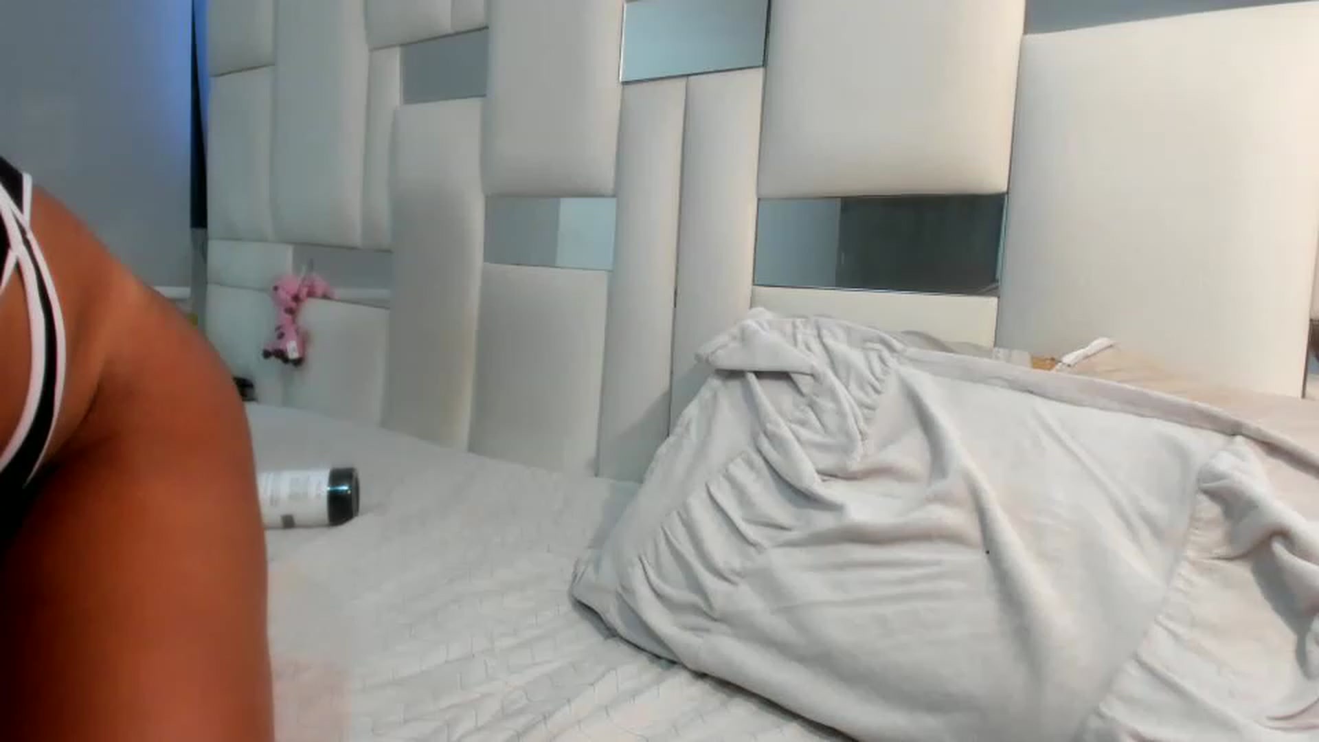 Gallery image thumbnail from Estefa_cooper's myfreecams stream on, 04/18/2023, 06:37 image 18 of 20
