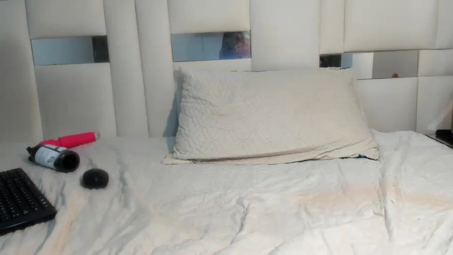 Gallery image thumbnail from Estefa_cooper's myfreecams stream on, 05/21/2023, 06:22 image 13 of 20