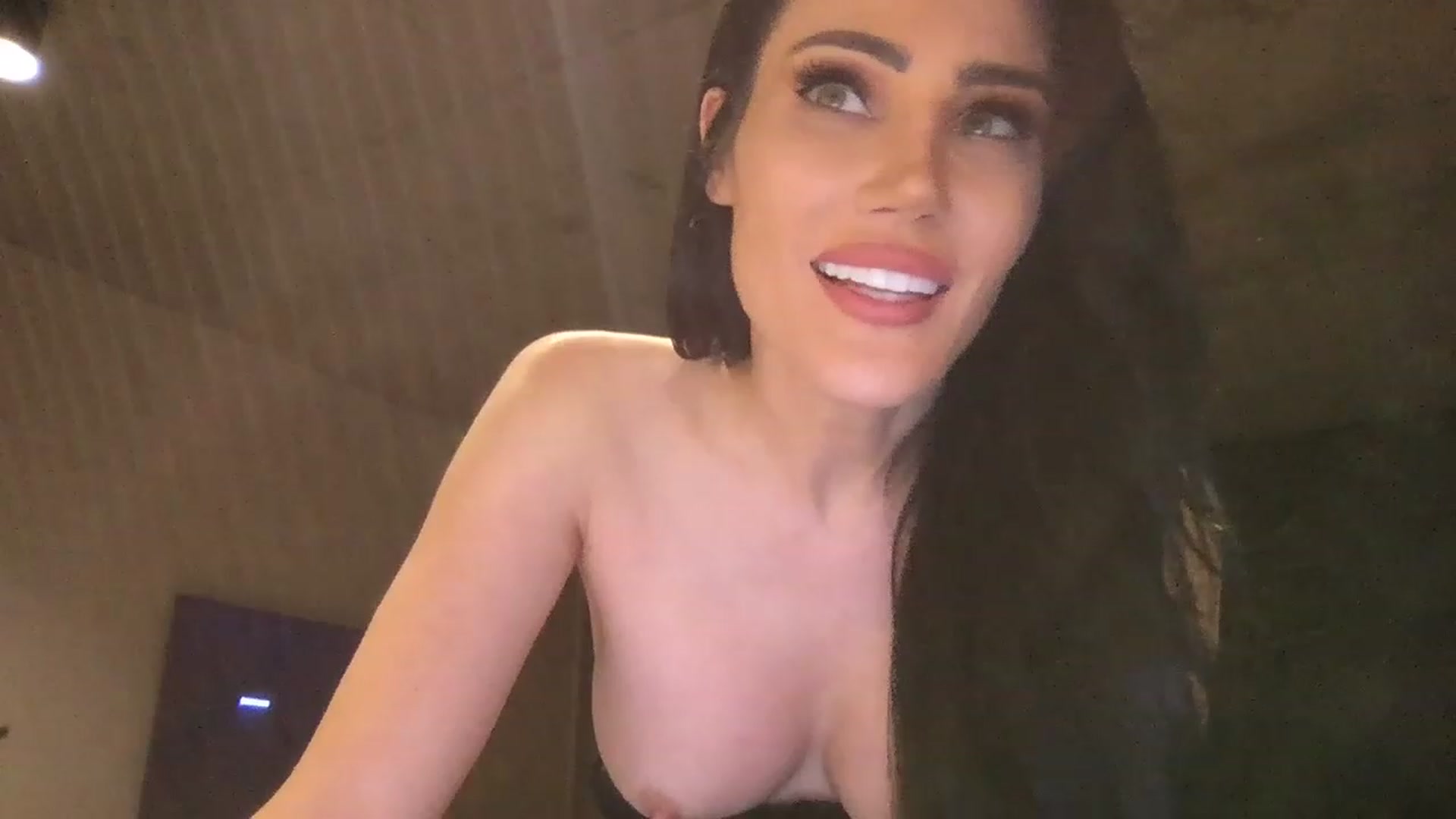 Gallery image thumbnail from EstelleVue's myfreecams stream on, 01/02/2023, 07:30 image 10 of 20