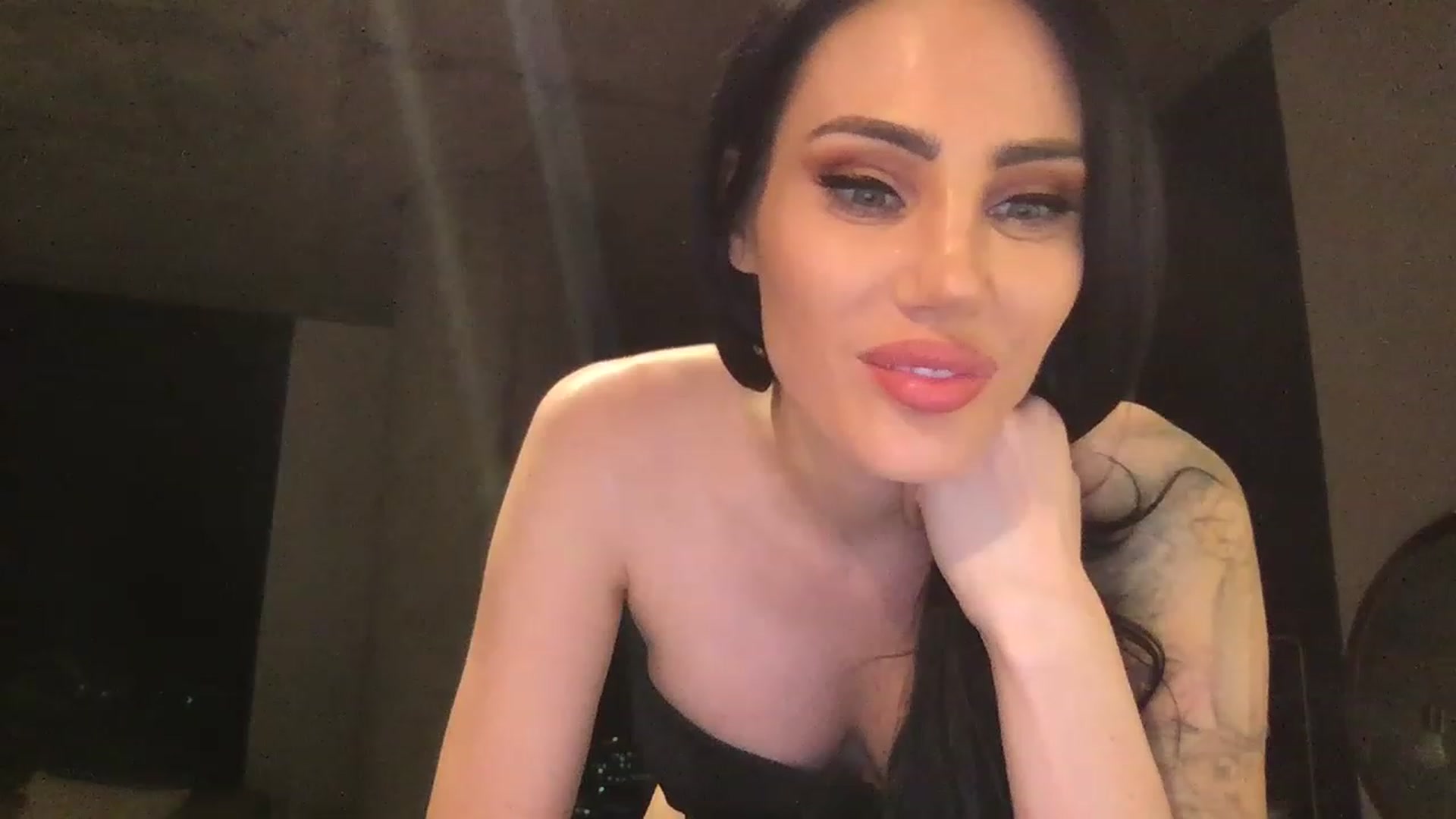Gallery image thumbnail from EstelleVue's myfreecams stream on, 01/02/2023, 07:30 image 1 of 20