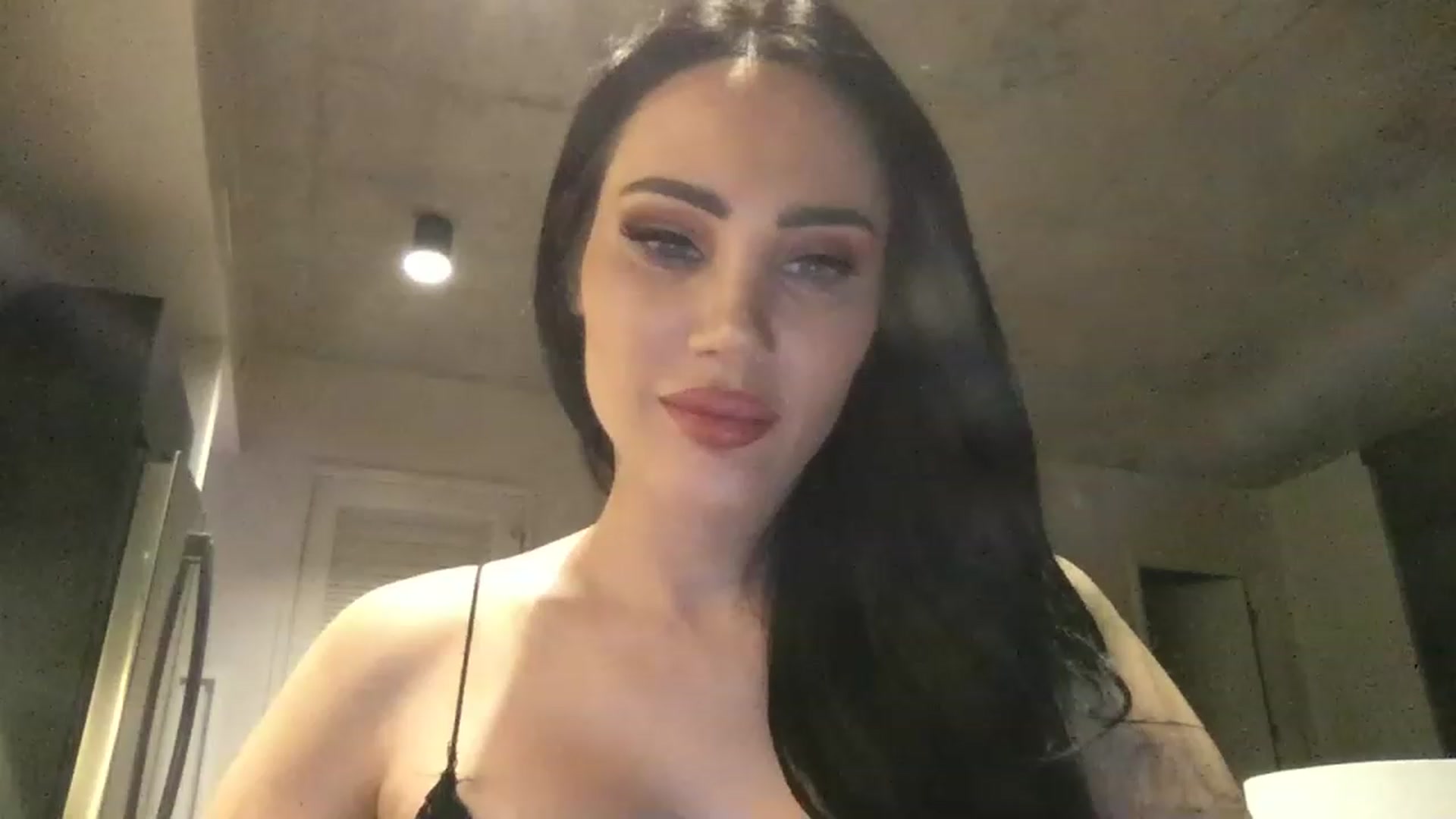Gallery image thumbnail from EstelleVue's myfreecams stream on, 01/03/2023, 03:21 image 4 of 20