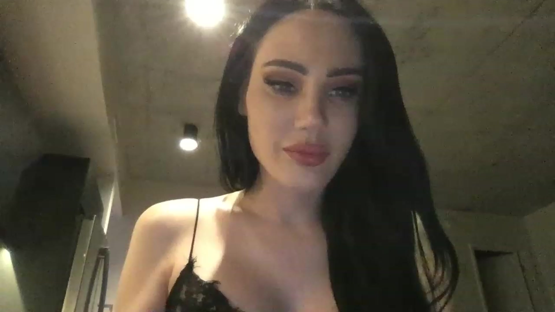Gallery image thumbnail from EstelleVue's myfreecams stream on, 01/03/2023, 03:21 image 13 of 20