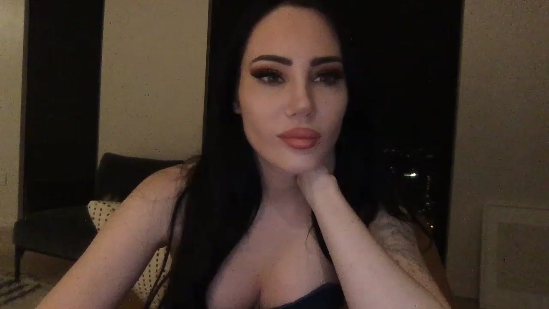 Gallery image thumbnail from EstelleVue's myfreecams stream on, 01/14/2023, 04:26 image 5 of 20