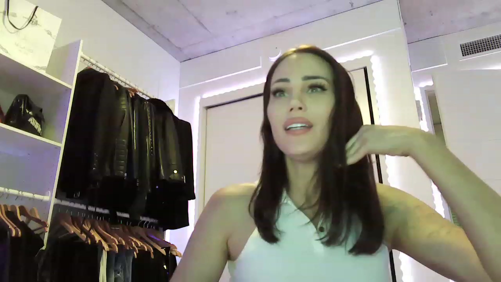 Gallery image thumbnail from EstelleVue's myfreecams stream on, 02/02/2023, 01:53 image 6 of 20