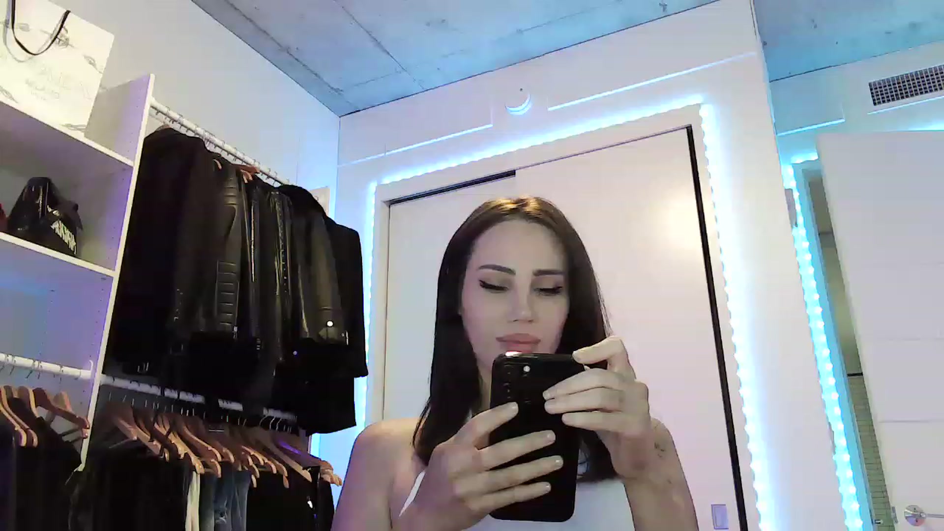 Gallery image thumbnail from EstelleVue's myfreecams stream on, 02/02/2023, 01:53 image 7 of 20